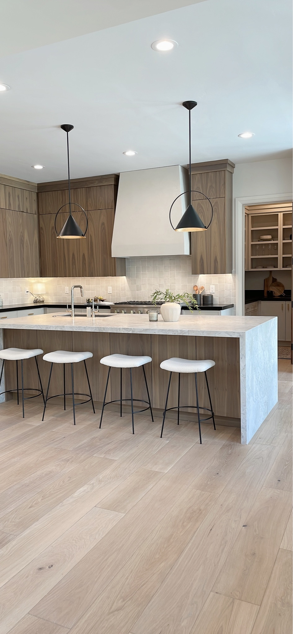 Modern kitchen and butler’s pantry



#LTKhome #LTKstyletip