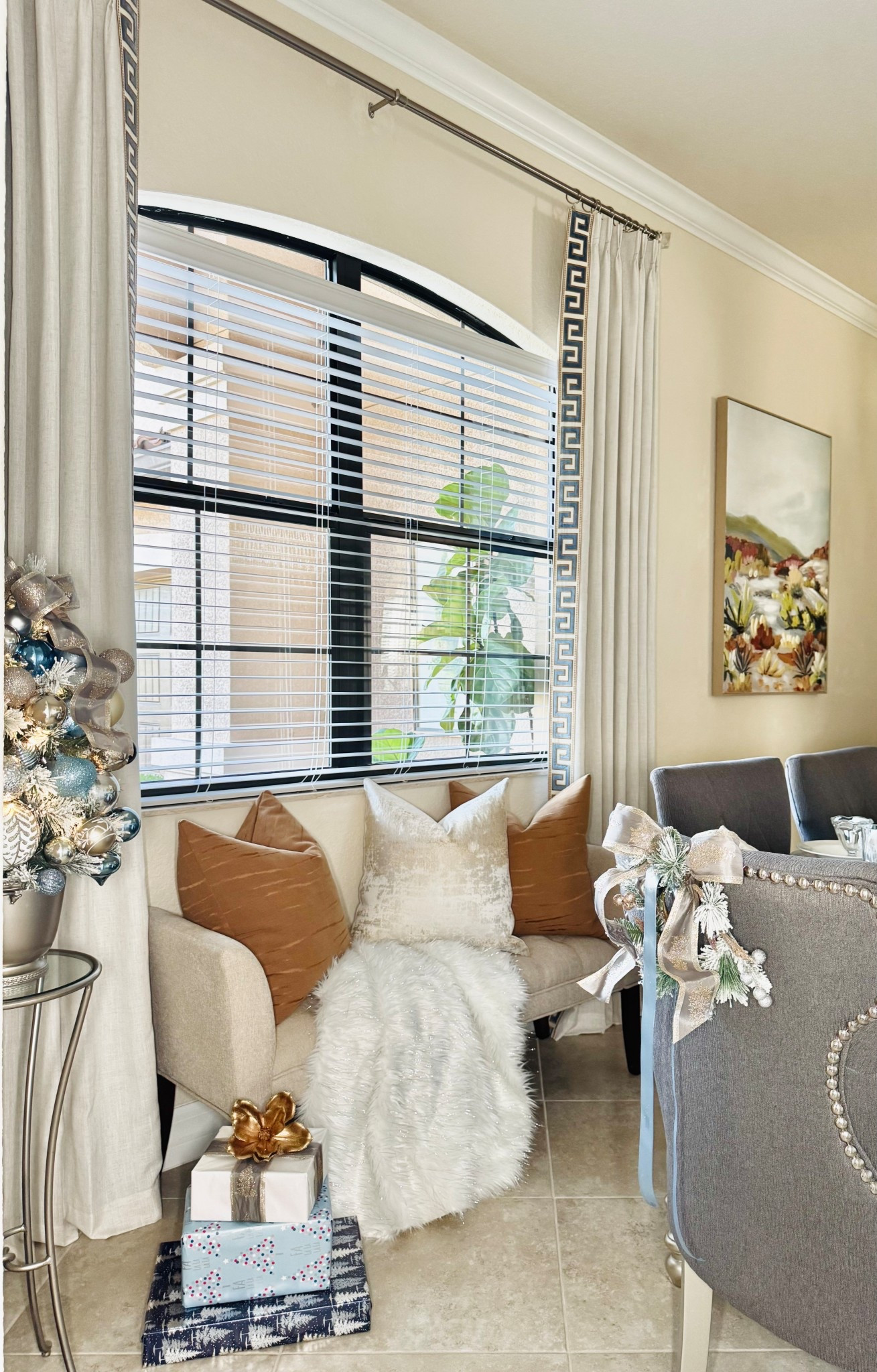 🌲Create cozy & festive spaces throughout your home this holiday season! Our formal dining room nook! 

Home Decor | Holiday Decor | Cozy Nook | Amazon Home | Throw Pillow Covers | Black Friday Deals | Drapes | #AmazonFinds #FoundltOnAmazon


#LTKCyberWeek #LTKHoliday #LTKHome