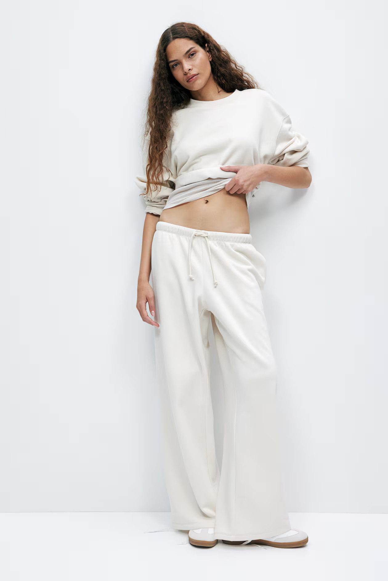 Wide joggers - Light beige - Ladies | H&M GB | H&M (UK, MY, IN, SG, PH, TW, HK)
