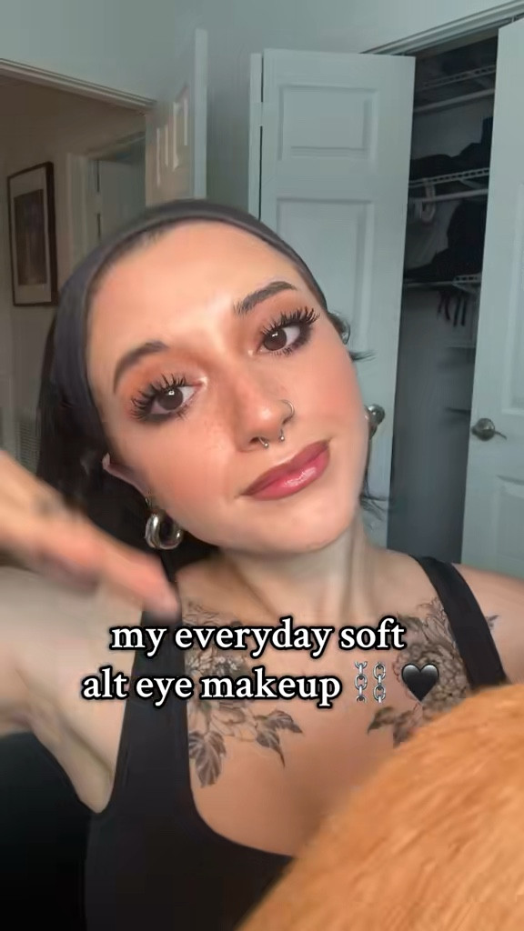 everyday soft alt eye makeup 