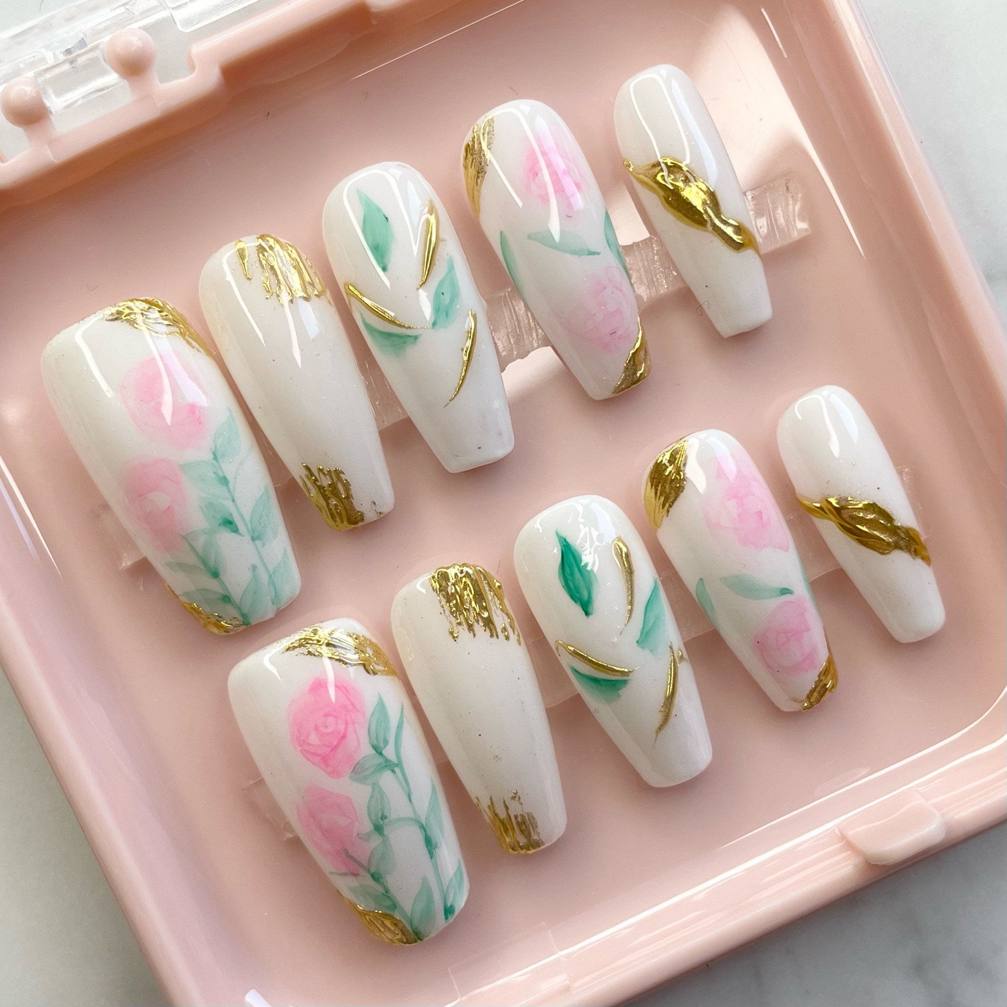Summer nails, press on nails, nail with flowers, white nails

#LTKStyleTip #LTKSummerSales #LTKBeauty