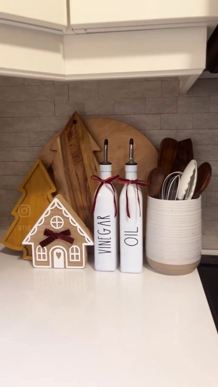 My simple Christmas kitchen countertop decor! ✨ 


#LTKhome #LTKFindsUnder100 #Christmas #ChristmasDecor

#LTKcanada #LTKstyletip #LTKcasa
