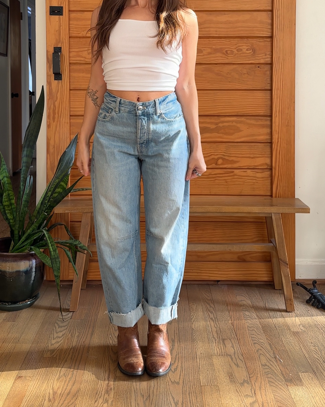 my new favorite light jeans from madewell!! wearing a 24 but could’ve gotten a 23, run slightly big in waist  