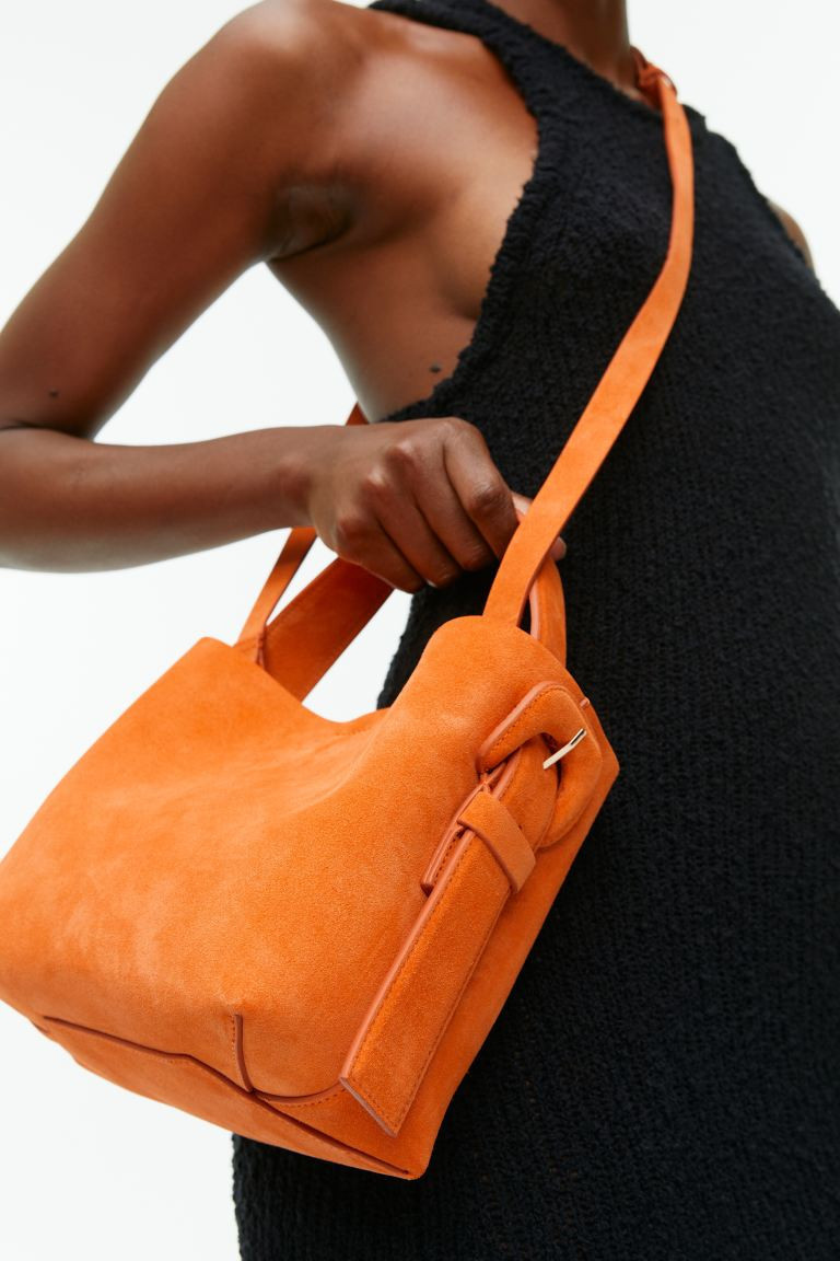 Umhängetasche aus Wildleder | H&M (DE, AT, CH, NL, FI)