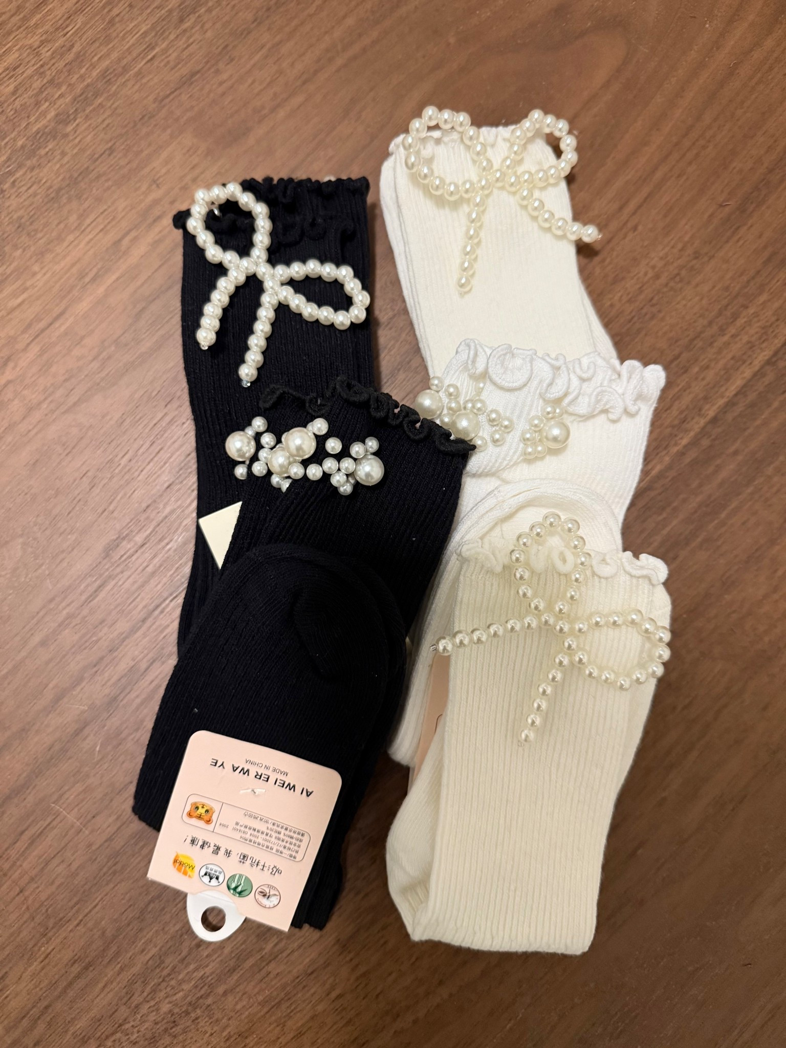 Little girls holiday socks with pearls 

#LTKKids #LTKHoliday
