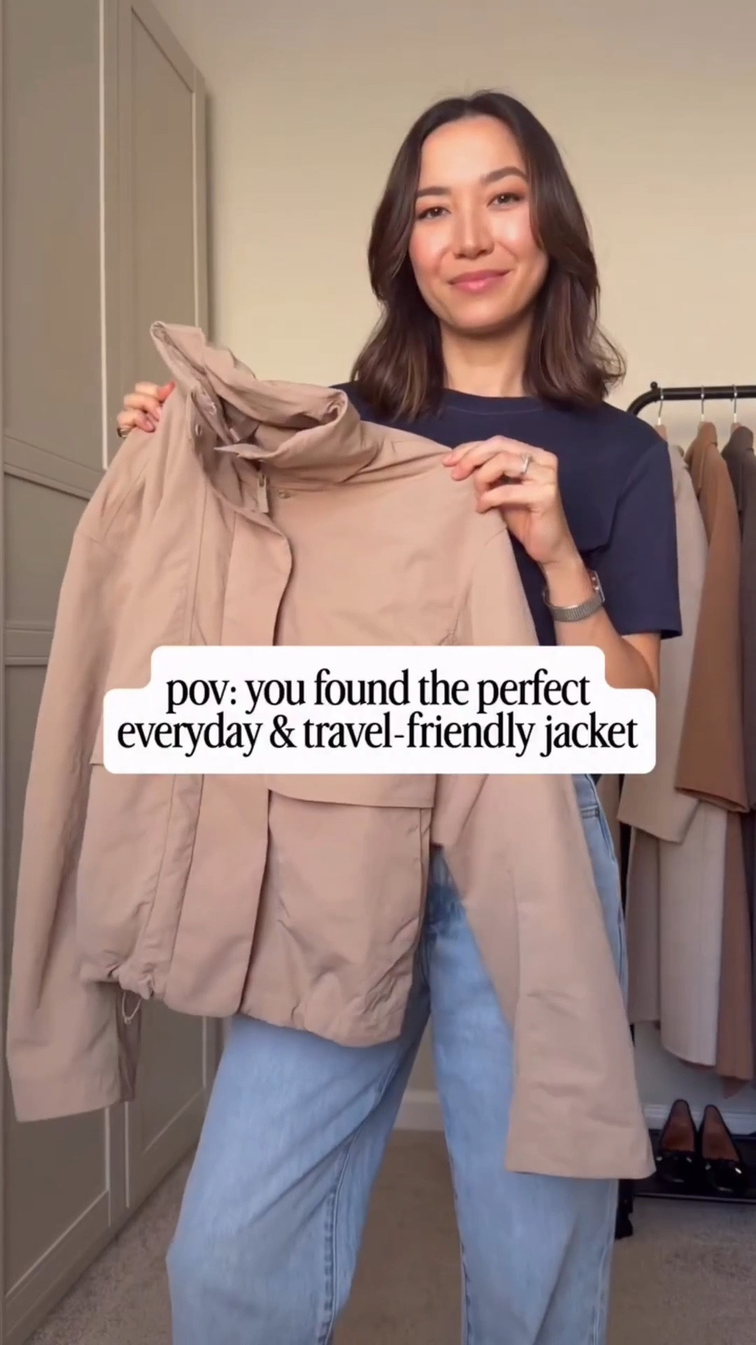 The perfect everyday transitional jacket for fall

Wearing xs - runs oversized 
Aritzia arlo jeans tts 
Abercrombie wide leg - runs big 

Travel friendly jacket / rain jacket / mom jacket