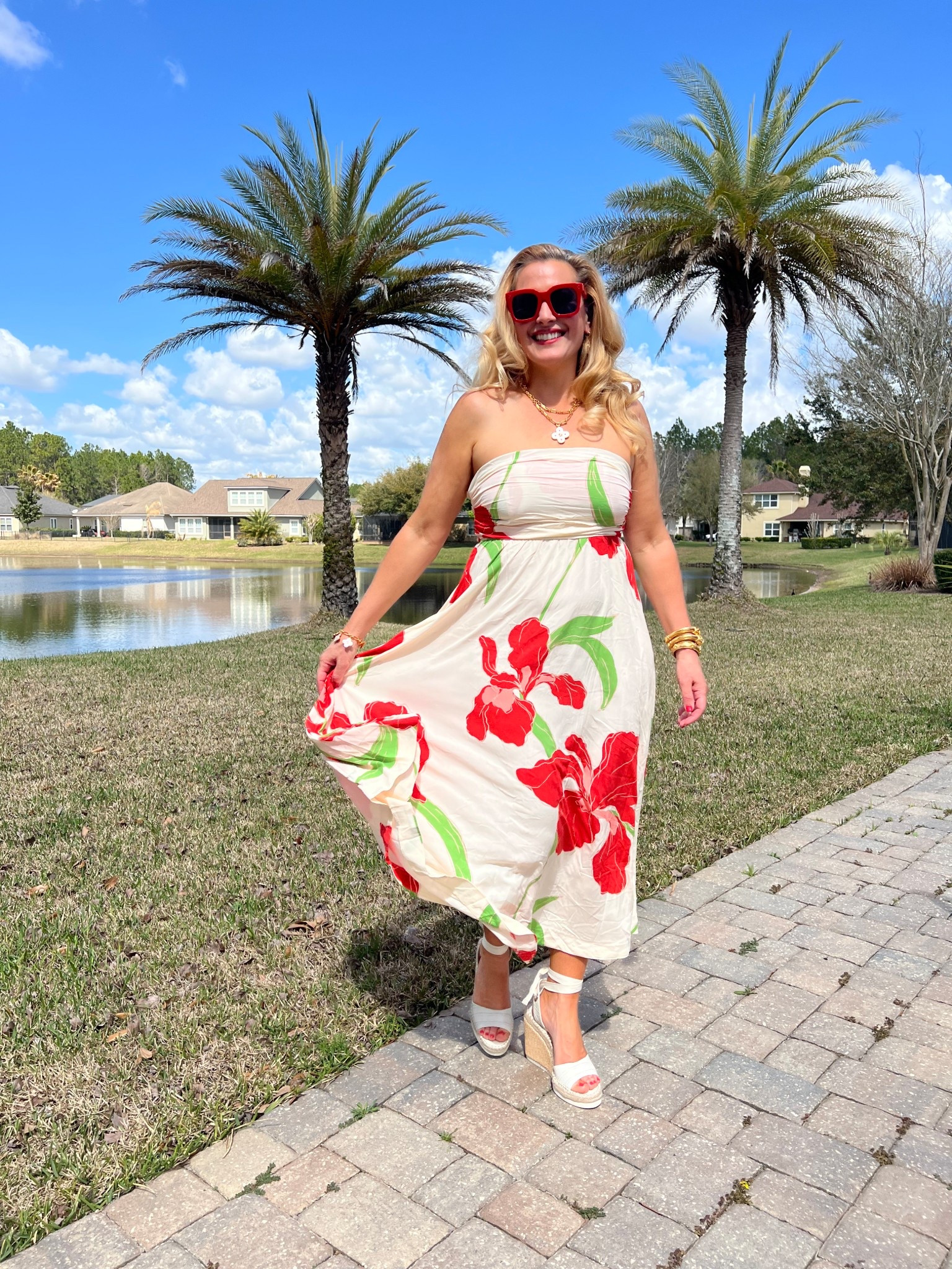 This strapless dress is perfect for spring break, summer vacation or an upcoming outdoor wedding! It’s beautiful!

Wearing a large. It zips up the back and it runs small.

#maxidress #weddingguest #springbreak


#LTKSwim #LTKootd #LTKWedding
