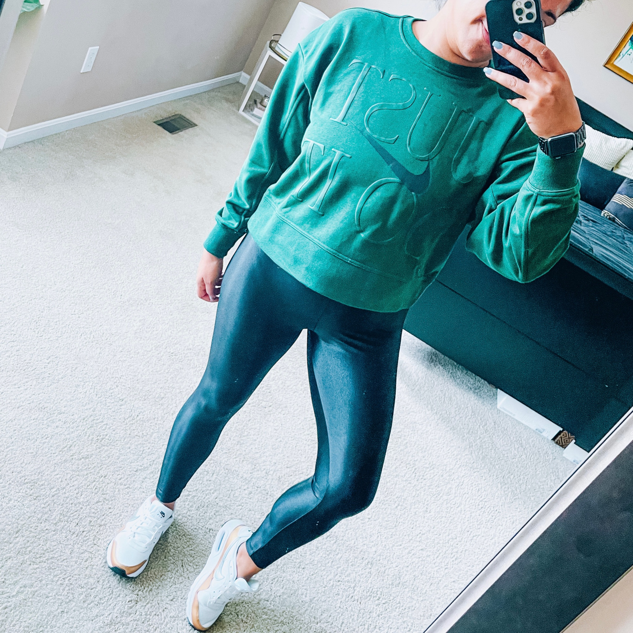 Nike
Cropped sweatshirt 
Nike air max
Koral leggings


#LTKunder50 #LTKshoecrush #LTKfit