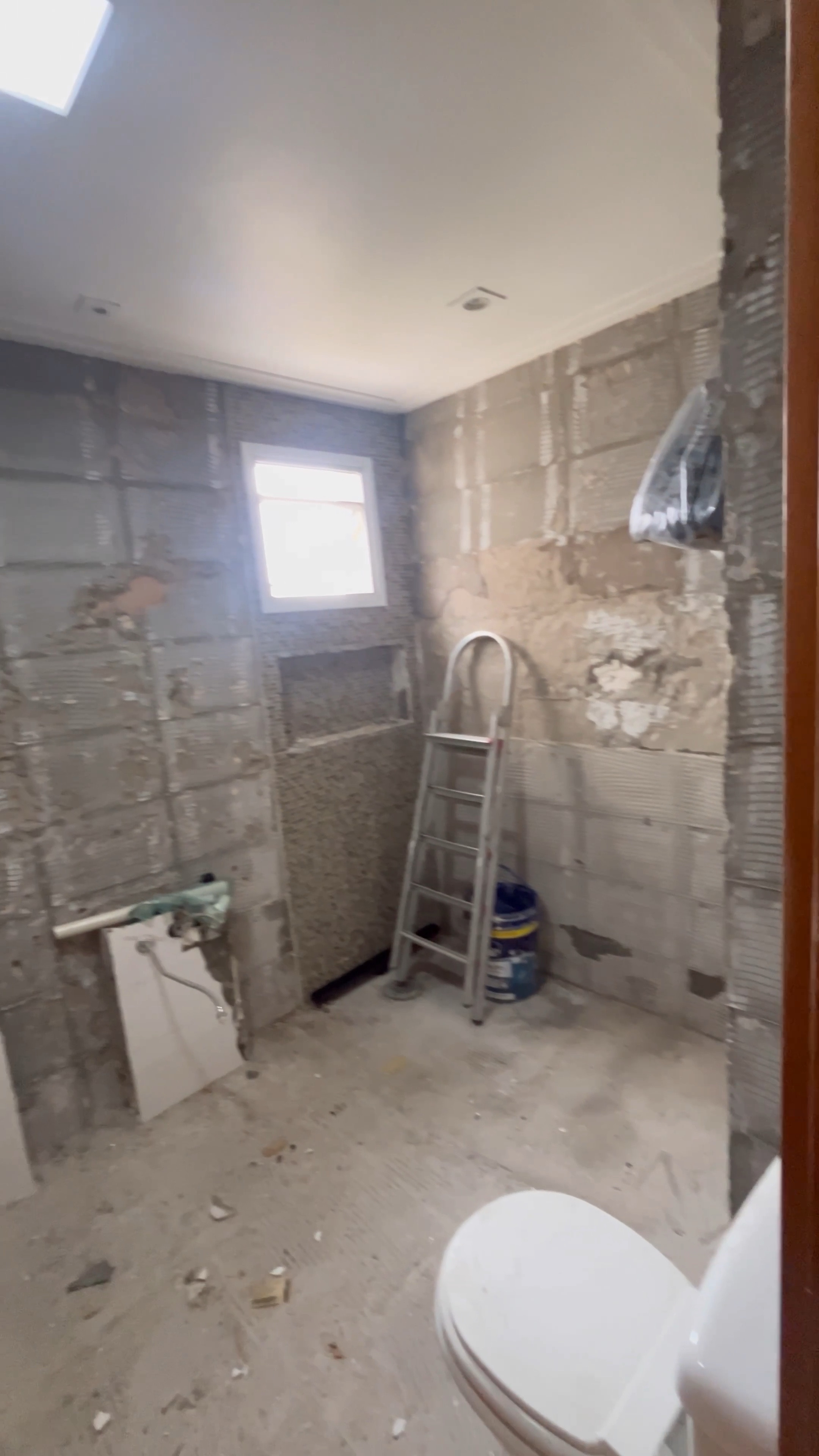 Meu banheiro está pronto!  

Depois de dias de reforma, poeira e muita expectativa, finalmente ficou do jeito que eu queria.  

Usei materiais de construção e itens hidráulicos da Leroy Merlin, e vocês podem conferir tudo pelo link da LTK.  

Os acessórios são todos da Shopee, e em breve vou postar um vídeo mostrando cada detalhe.  

Me conta o que acharam do resultado.

#LTKfamilia #LTKbrasil
