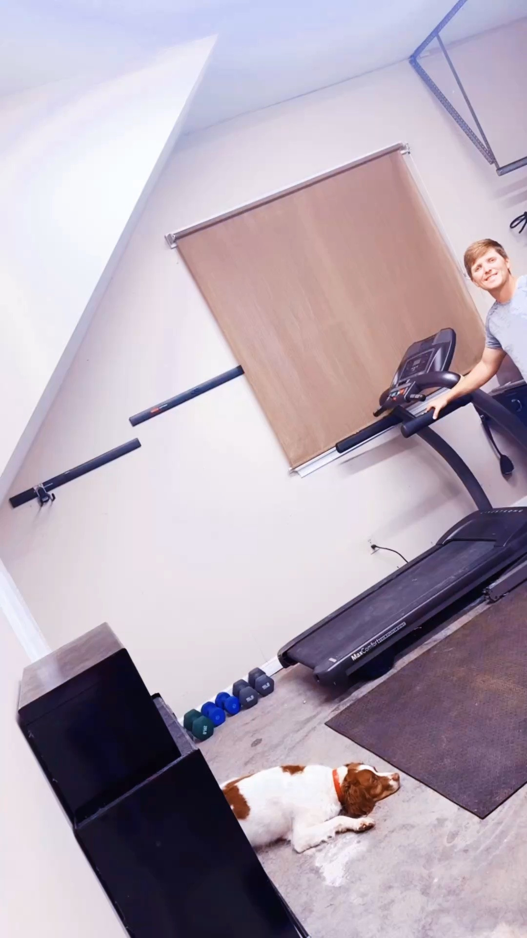 And just like that… mama finally got the TREADMILL I’ve been wanting foreverrrrrrr 🤭👏😍 thanks to my boo thang 😘 who scored it (& went to pick it up tonight in the truck 🛻!!) off fb marketplace!!! 🤩 Little garage home gym 💪🏽 here I come (especially with the days getting shorter, I knew I would want one for the winter months ahead)!! 🥳 Cue the little dirty barn mat 🖤 Wes went and grabbed out of our horse 🐴 barn lol - but hey it works !!!!! 🙌🏽