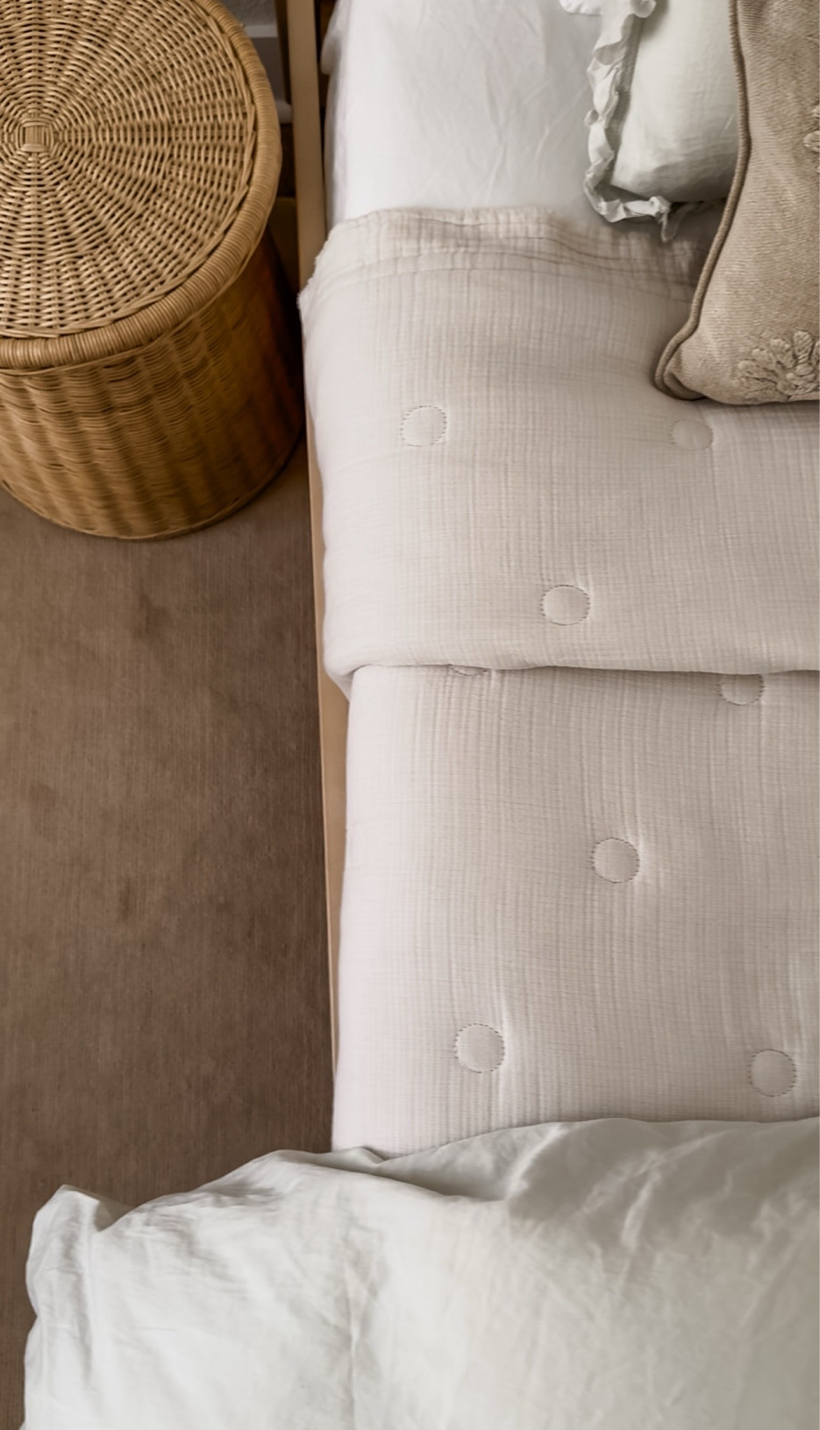 Layered Summer bedding

#LTKHome