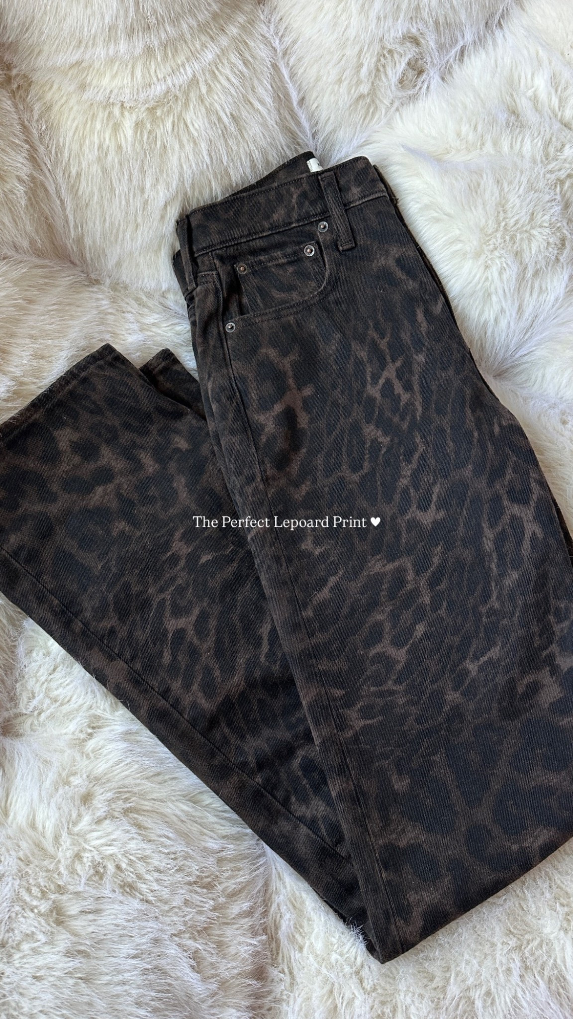 The perfect leopard print jeans exist. 🤎🐆 This wash is that neutral, wearable animal print that goes with literally everything, but still makes your outfit look styled. Abercrombie High Rise 90s Relaxed fit with a comfy straight leg and tall girl friendly length. Linking the exact pair below 🫶🏼✨
