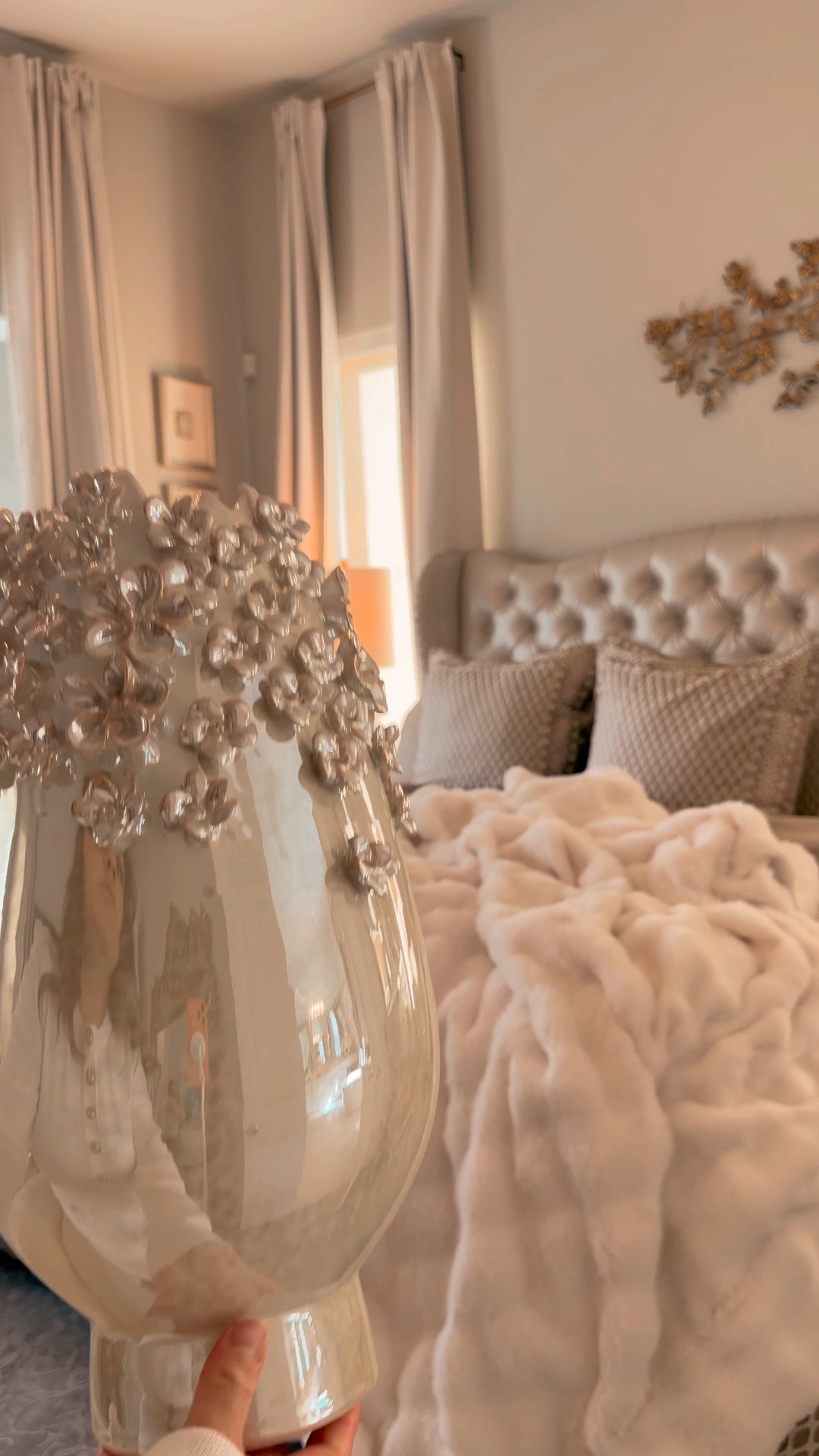 Large beautiful vase! On sale now 


@wayfair #wayfair 