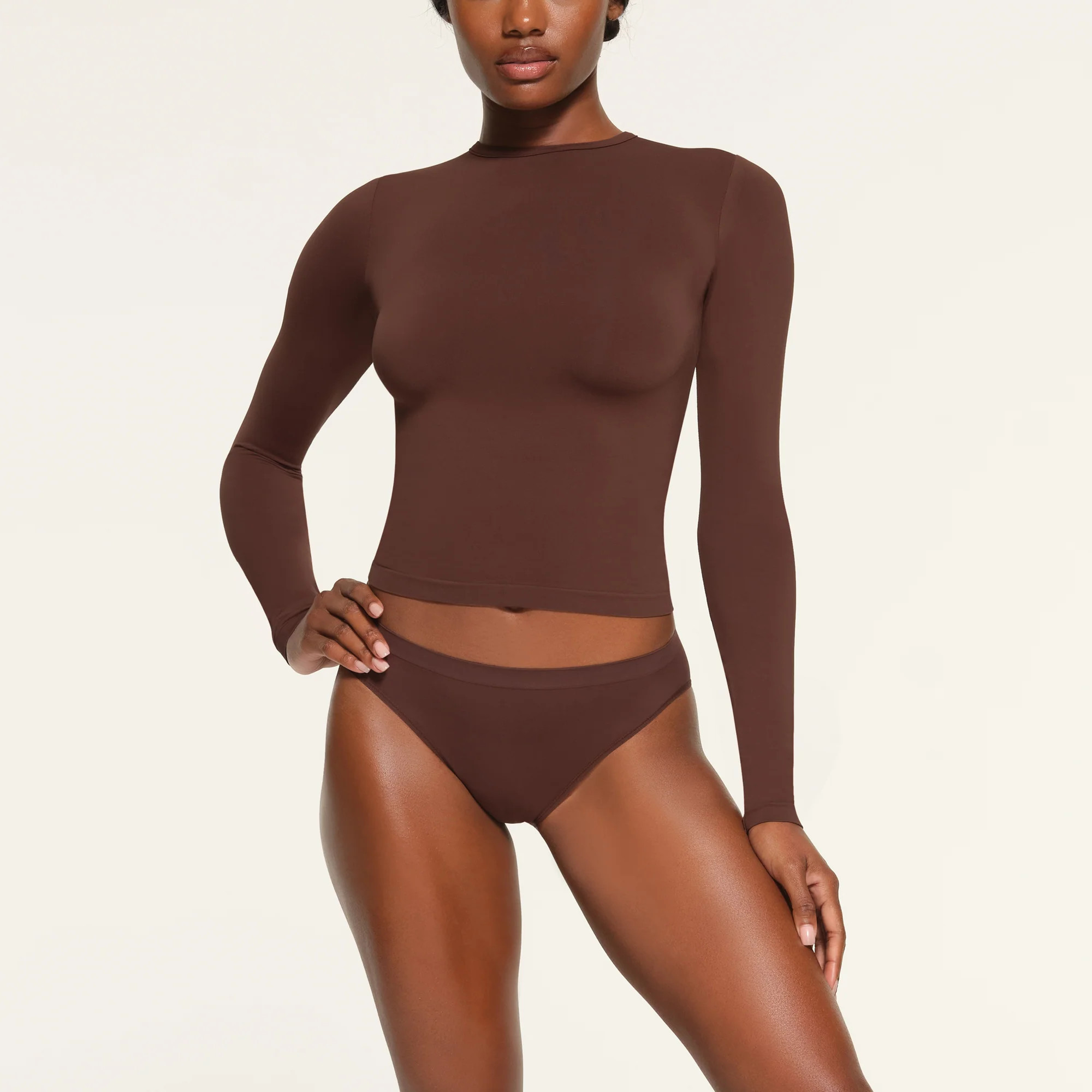 SKIMS Long Sleeve T-Shirt | Deep Neutral | Medium | Soft Smoothing Seamless | SKIMS (US)