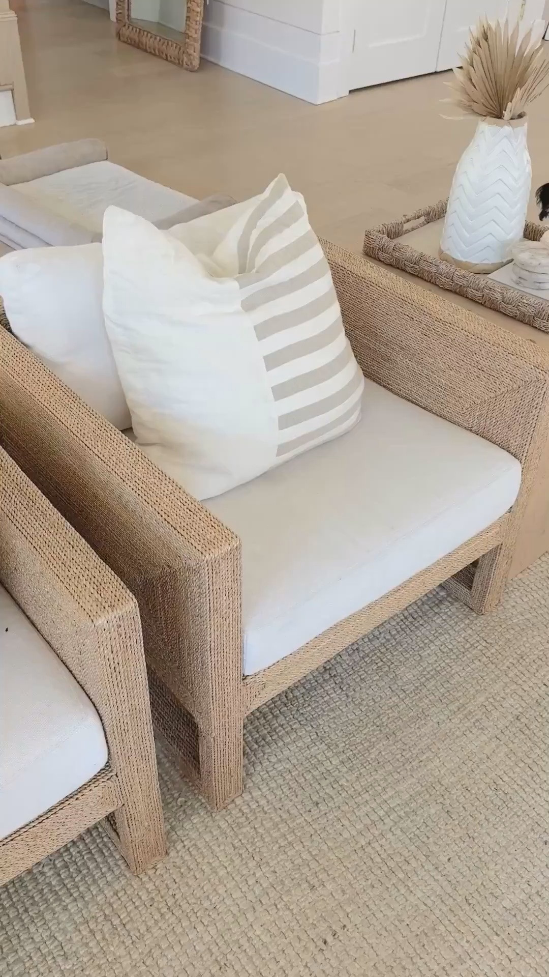 Saving a save option for this living room chair

#LTKHome #LTKSaleAlert