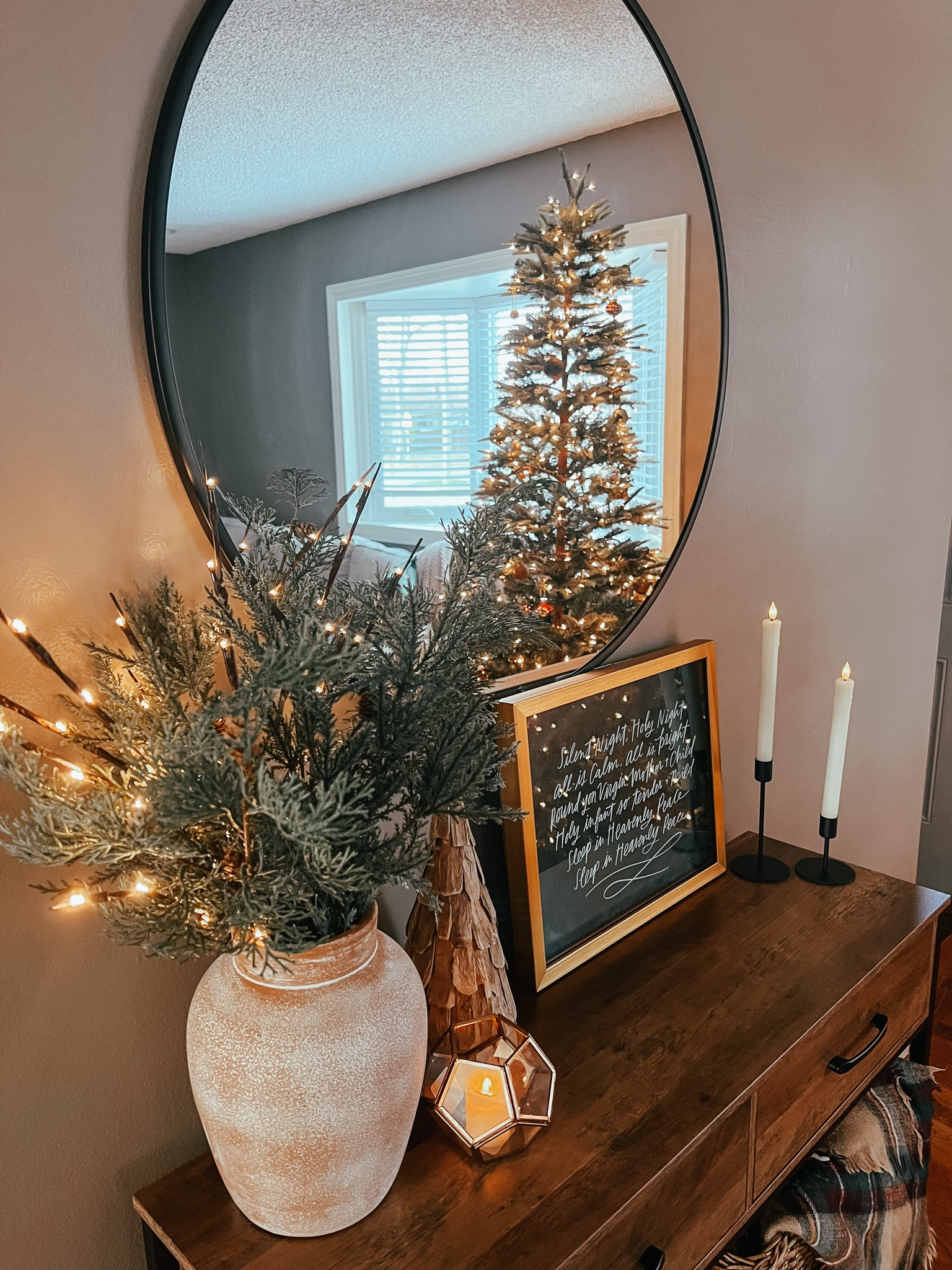 Christmas entryway decor 

Christmas decor, candles, Christmas greenery, Christmas tree, green Christmas, rustic Christmas, farmhouse Christmas 

#LTKSeasonal #LTKhome #LTKHoliday