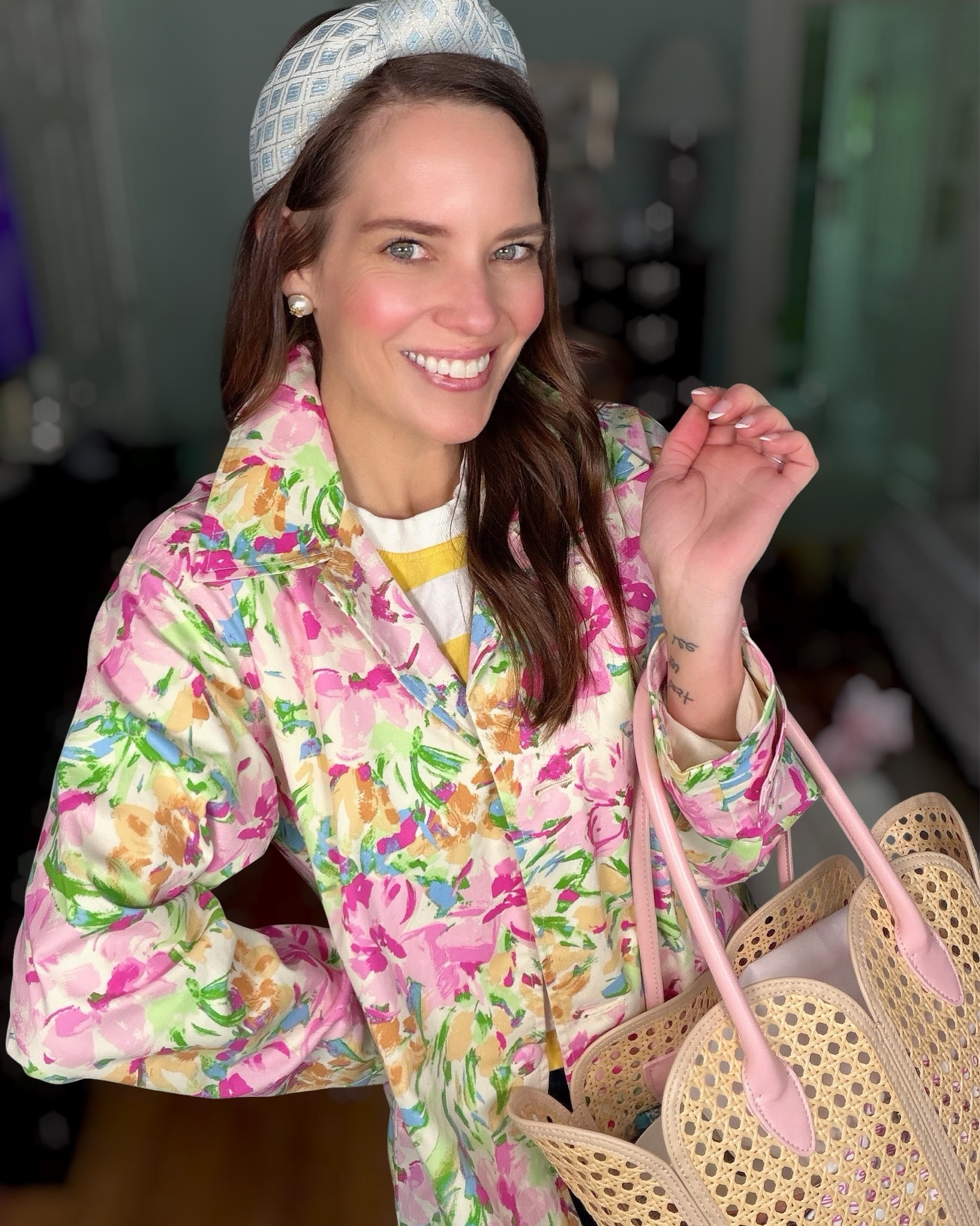 Floral Statement Coat 🌸 Preppy Mom Style with Petite Denim


This floral coat is the moment 🌸✨ Such a fun, statement layer that instantly elevates even the most casual outfit. I love how the colorful print feels so fresh and feminine while still being easy to throw on and go 💗

Styled it with a classic striped tee, petite Mother denim, and neutral flats for an effortless preppy everyday look. The woven tote and headband add that polished, grandmillennial touch I always love.

And a little bonus—Caroline’s jeans have Bluey on them 🥹💙 cutest detail ever!

Perfect outfit for errands, lunch dates, or everyday mom life while still feeling put together ✨

preppy mom style, floral coat outfit, grandmillennial style, petite denim outfits, everyday polished look, spring layering outfit, feminine preppy style

#LTKPetite #LTKmomlife #LTKKids

#LTKOver40 #LTKootd #LTKmomlife