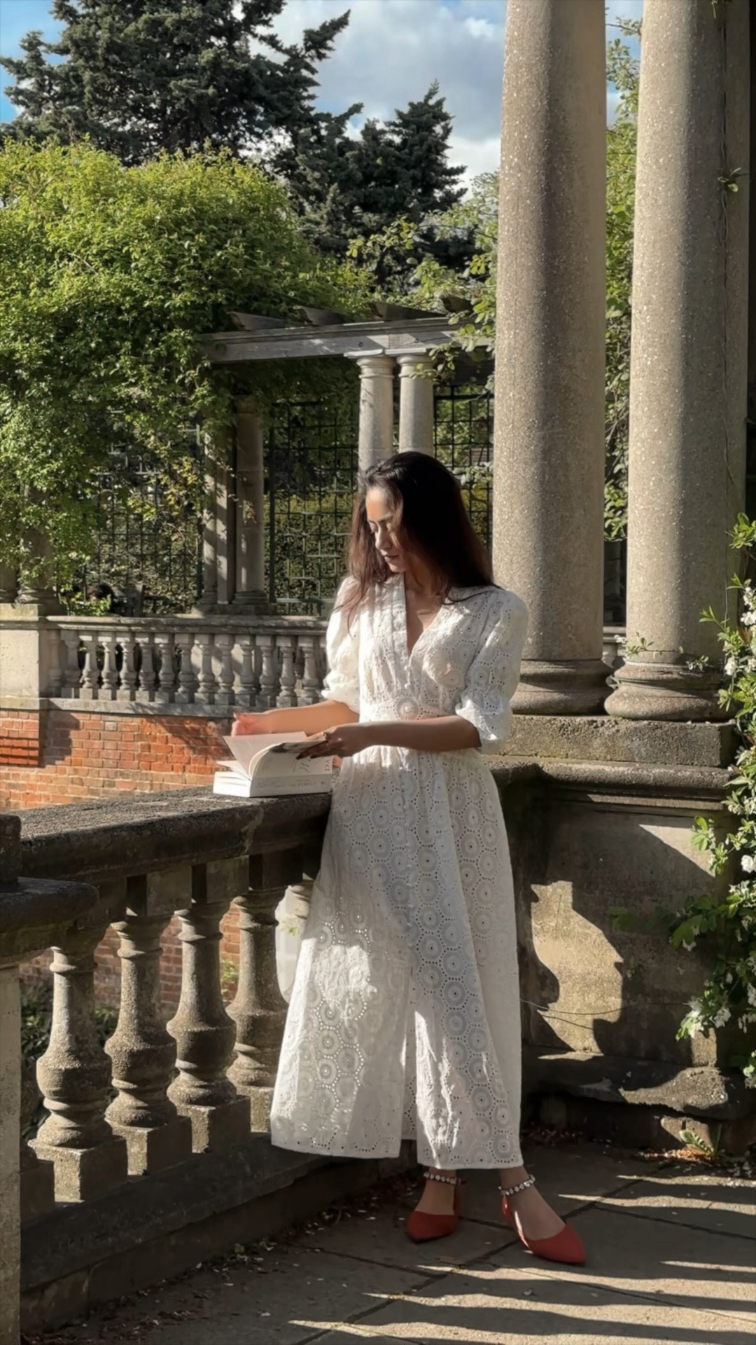This is how I want to spend the rest of my english summer. 🌻

Wearing @rihoas_official cut out maxi dress in white. Use my code “ARUNIMA” to get 20% off their website. 
