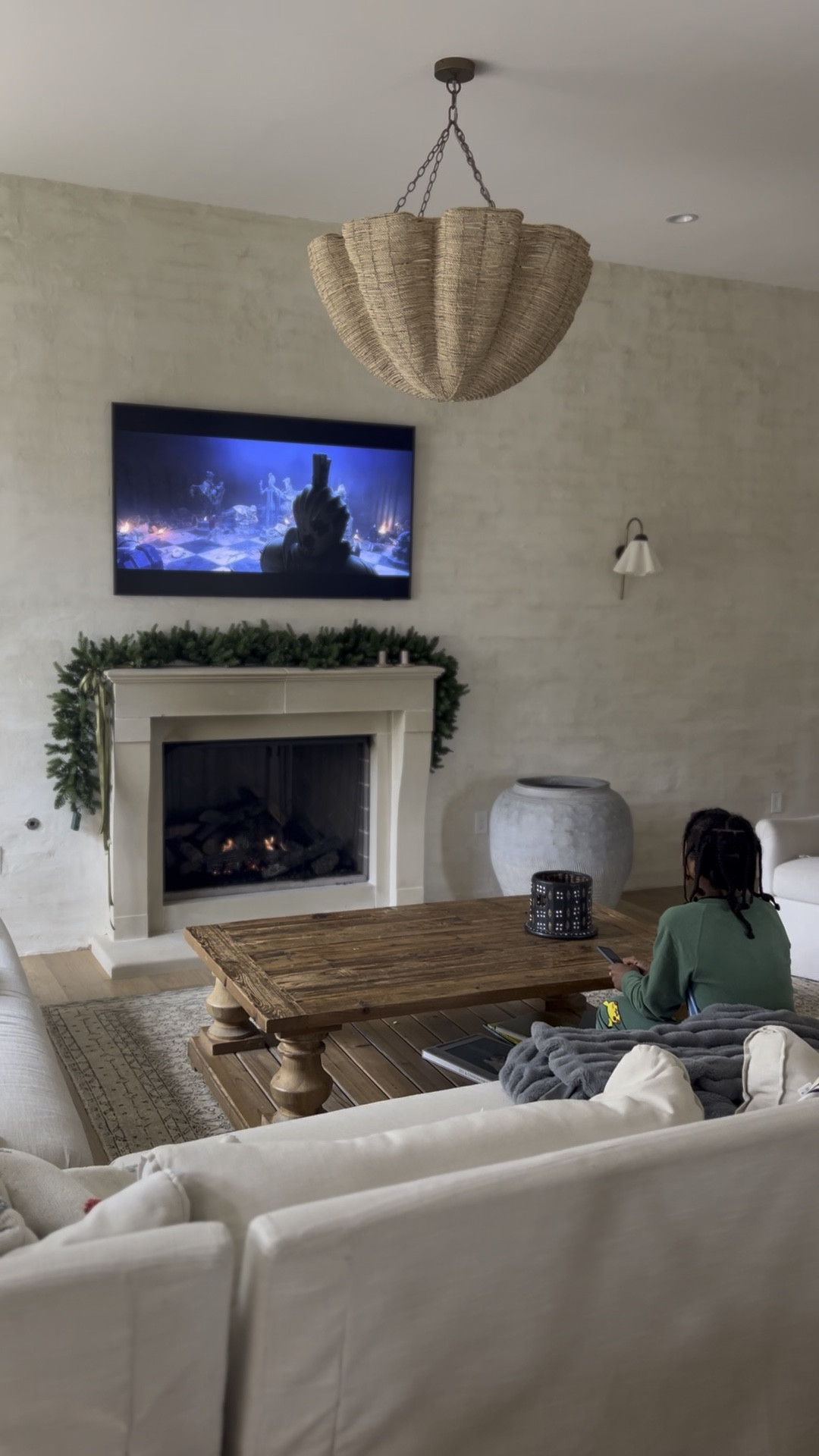 Sconces and chandelier are the dream team. 

Lighting
Chandelier
Sconce
Rattan
Transitional decor
Home decor
Interior design
Renovation
Home style

#LTKHome