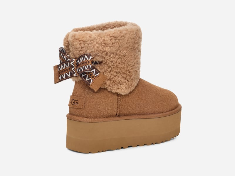 UGG® Women's Classic Mini Maxi Curly Sheepskin/Suede Classic Boots in Chestnut, Size 11 | UGG (US)
