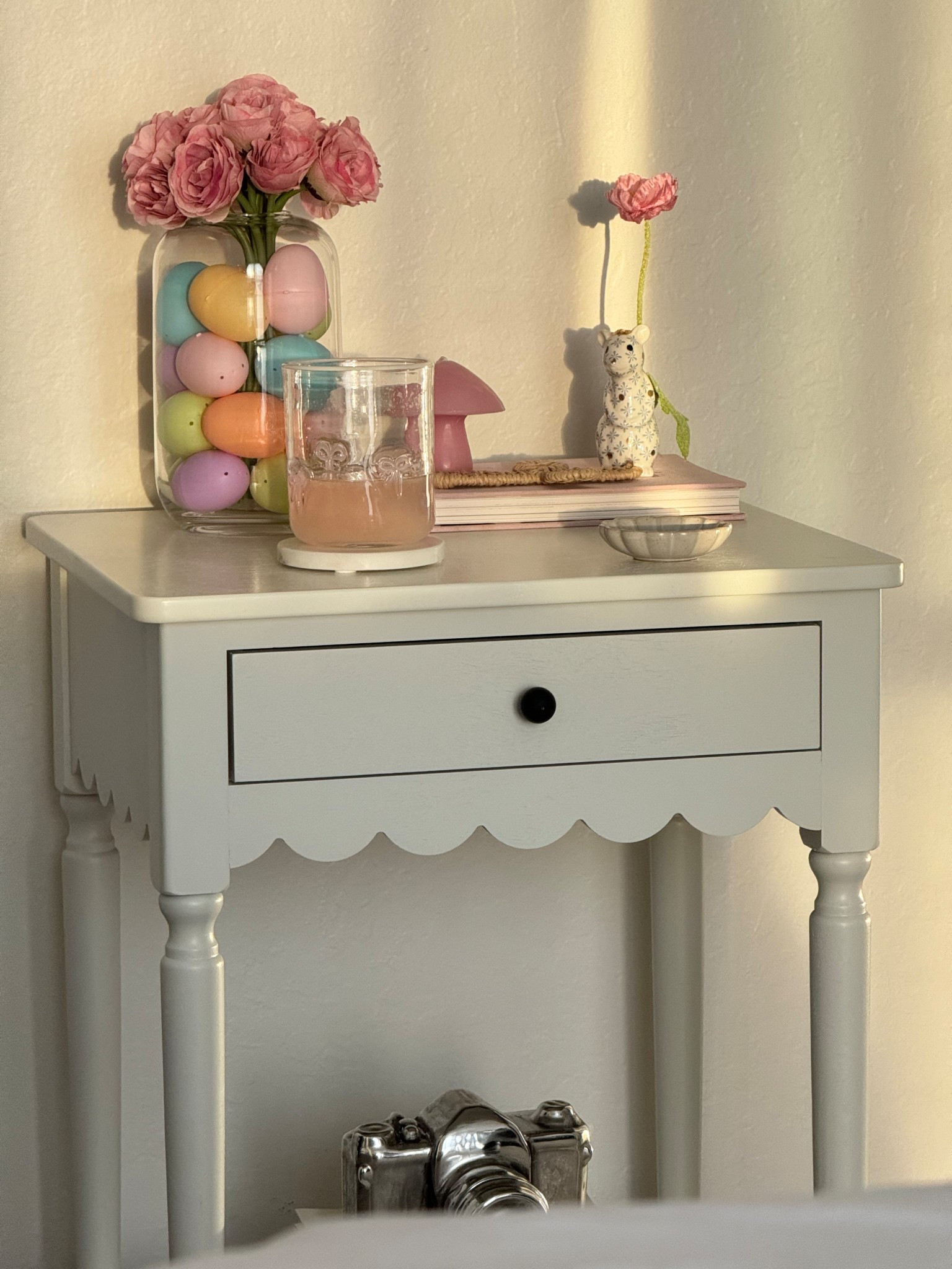  🌸 Easter flower vase arrangements 

Easter eggs glass vase
Faux flowers
Anthropologie icon glass
Ceramic dish - target

#LTKHome #LTKSeasonal #LTKParties