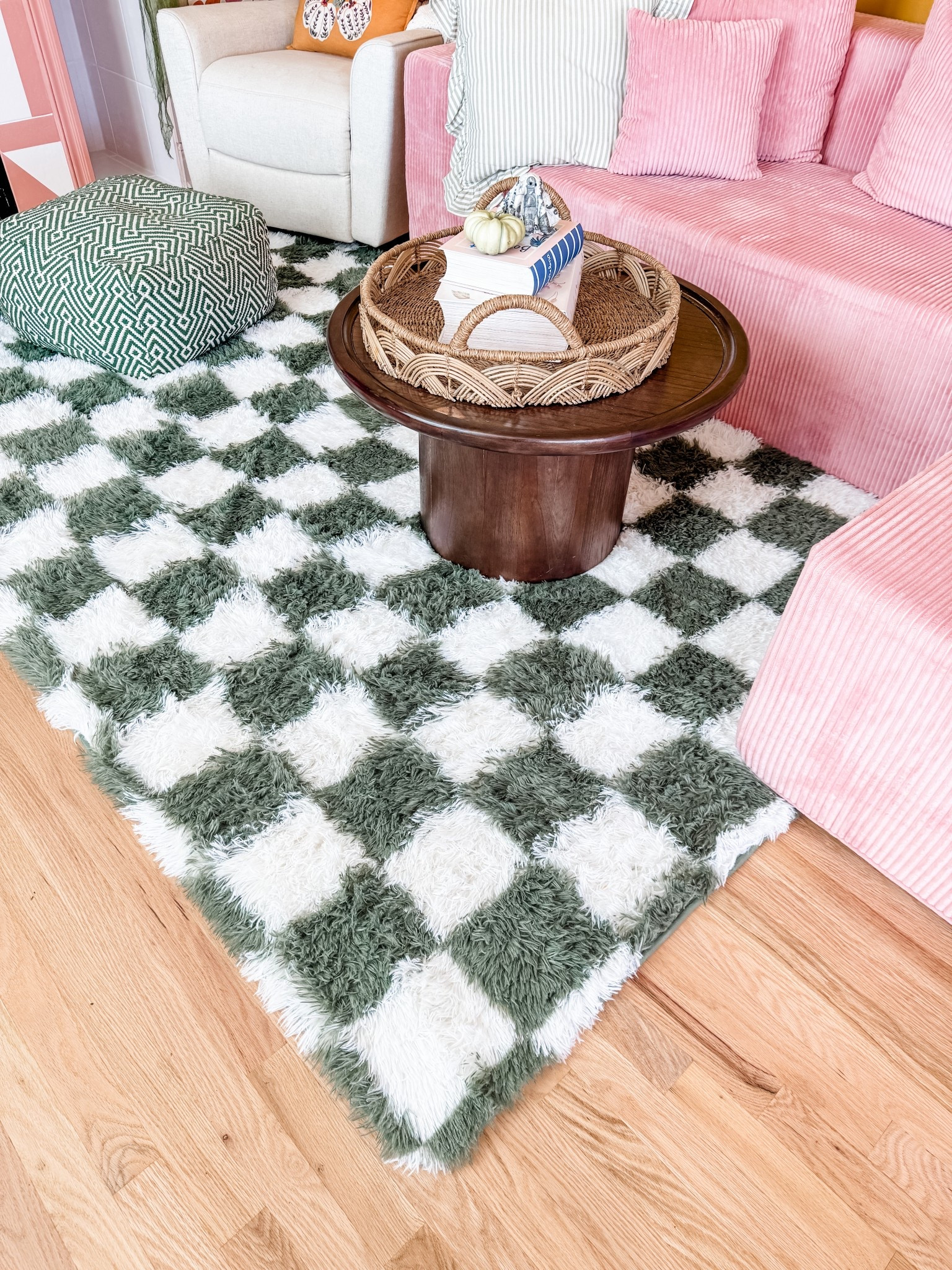 Amazon rug size 5x8, Walmart cloud boneless couch with right chaise, Walmart coffee table


#LTKFindsUnder100 #LTKHome #LTKFindsUnder50