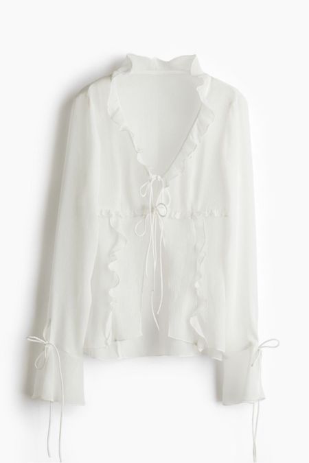 White linen top under $20

#LTKfindsunder50 #LTKstyletip #LTKSeasonal