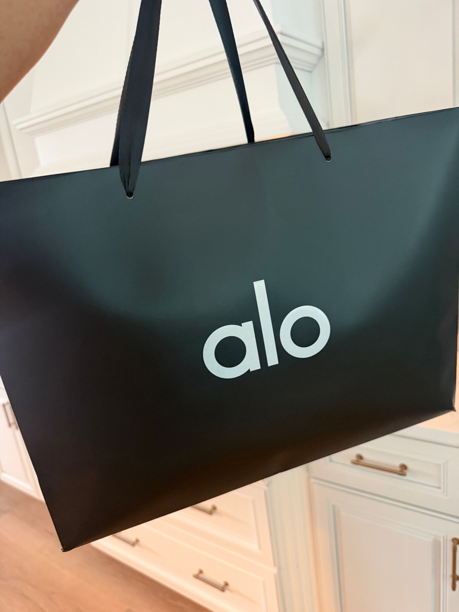 Alo Haul! Alo is doing a 30% off sale and I did a athleisure over haul. Here’s are some of my favorites for Pilates, walking and the gym.