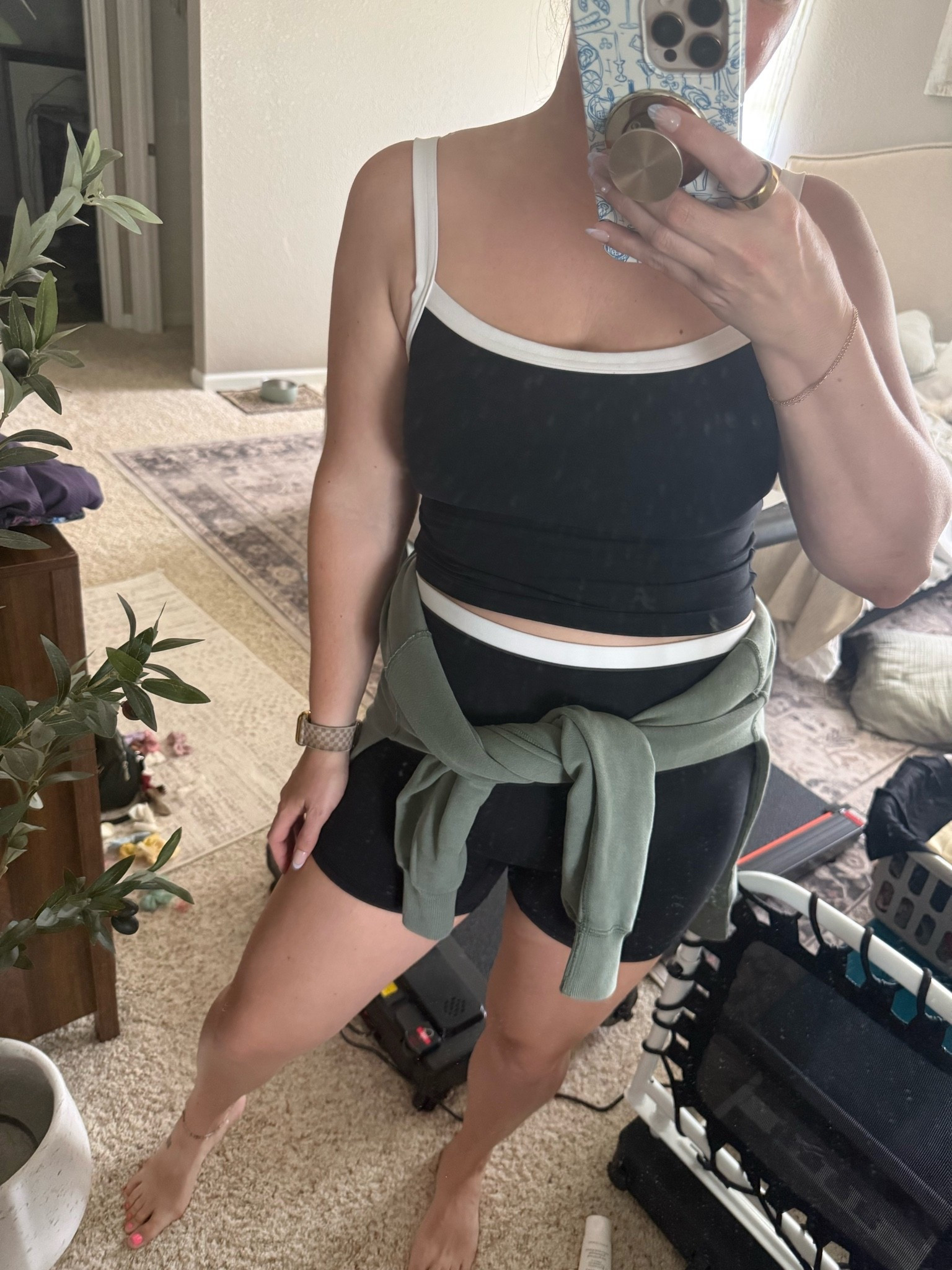 Workout tank xl and biker shorts size large // plus the best Mockneck pullover in size large

#LTKMidsize #LTKActive
