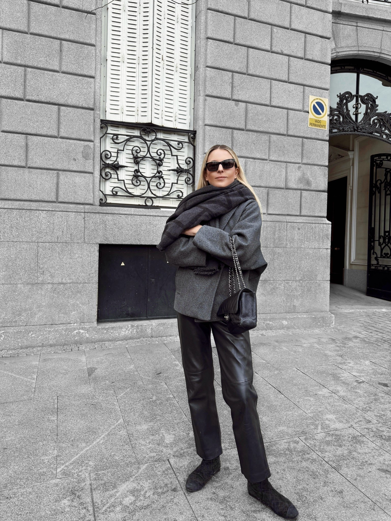 Iba a subir estas fotos ayer por la tarde pero pasé un día estupendo con los niños que no me dejó tiempo para nada más. Y hoy hay tanto por preparar! Así que os dejo estas fotos de un conjunto que para mí es ideal para combatir el frío. Los pantalones de cuero son perfectos para este frio y un clásico que me acompaña todos los inviernos. 

———————————————-

I was going to upload these pictures yesterday but I spent the whole day with the kids and it left me with no time to do so. So I am sharing them now, what I would consider a great outfit for the cold as it involves leather trousers, and when it comes to staying warm they are unbeatable!
.
.
.
.
.


#LTKwinter #LTKespana #LTKeurope