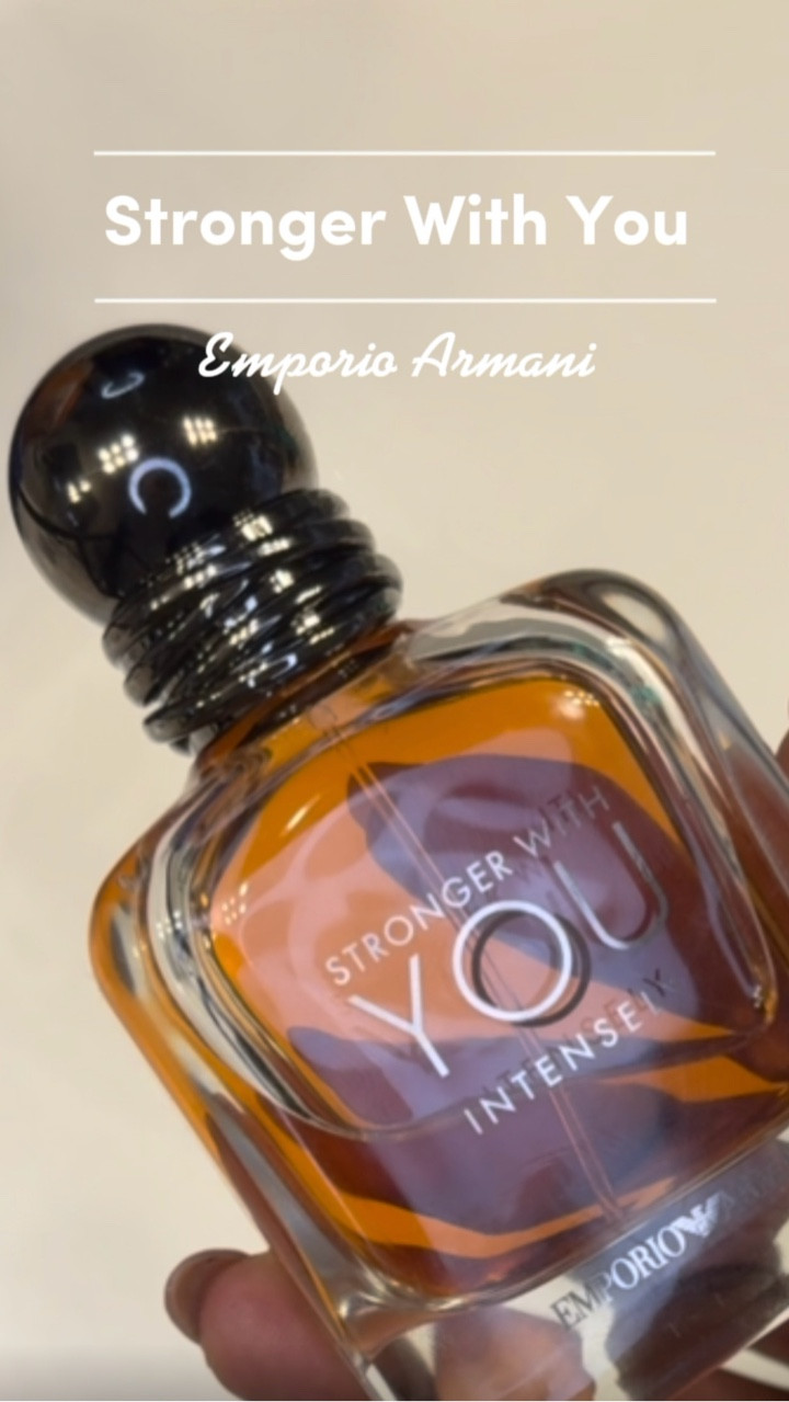 Perfect for Valentine's Day♥️
Intoxicating Addictive.
Compliment-magnet.
If your man doesn't have a signature scent yet, make this the one.!!!
STRONGER WITH YOU INTENSELY is an intense and addictive fougere ambery woody scent. The fragrance opens with a spicy pink pepper essence that combines with the iconic STRONGER WITH YOU chestnut accord, bringing warmth and originality to the fragrance. The heart, a combination of lavender and sage, conveys a confident elegance and the easy insouciance of youth. The base notes are a blend of amber wood and vanilla essence.
Valentine's Day approved.
#strongerwithyouintensely #armanibeautypartner #strongerwithyou #mensfragrance
@Armani beauty @sephora
#unboxing #mensfragrance #menscologne #emporioarmani #cologne
#designerfragrance


#LTKMens #LTKBeauty
