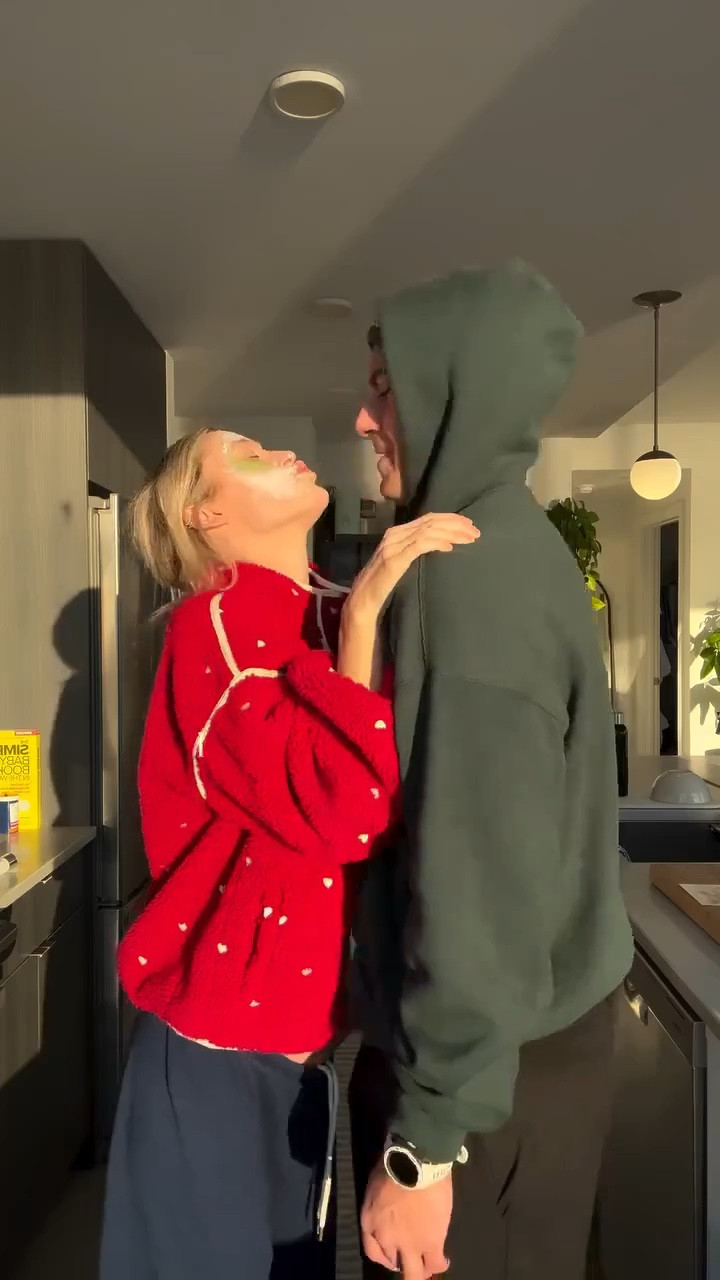 fun day 🫶🏼 started off an easy morning with a very necessary matcha & facemask. Then it was off to a workout event with Sakara at Casa Cipriani where I got a little burn in, made a new friend and had some yummy breakfast. After that, ran back to our neighborhood, stopped for some groceries and then home to the dreaded emails but how good does an empty inbox feel?! Finished off with a little cheeseboard with the sunset, dinner and a movie and now a sweet treat before bed 🌙🍪✨

#LTKfitnessgoals #LTKdayinmylife #LTKvlog