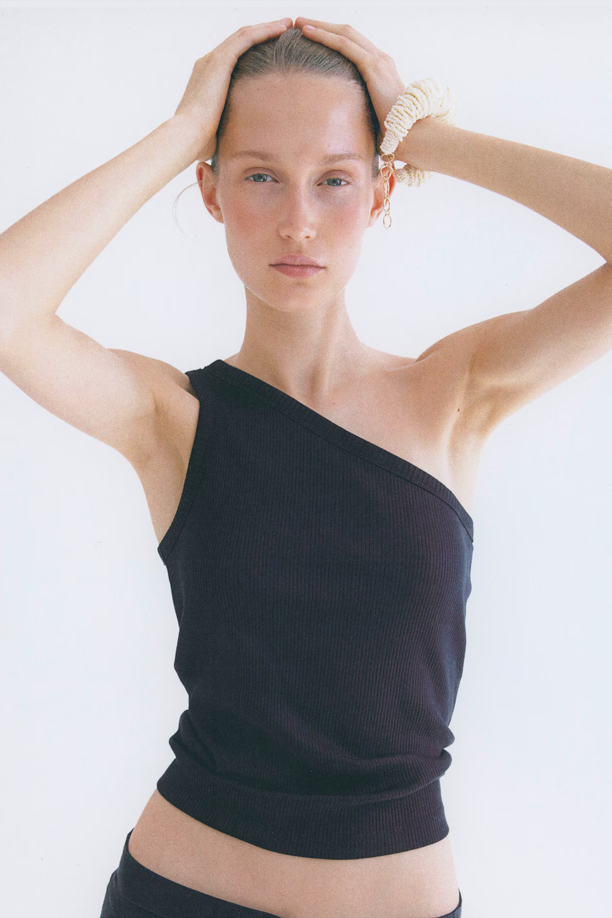 Top de un hombro en canalé | H&M (FR, IT, ES, PT, BE)