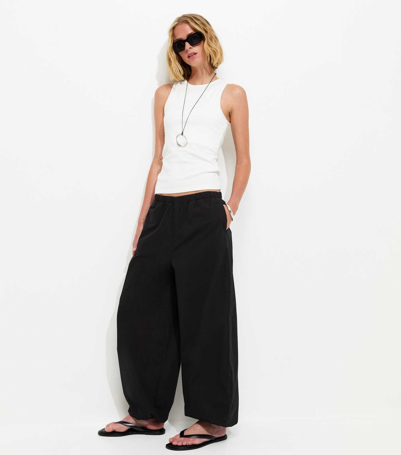 Black Tapered Balloon Parachute Trousers | New Look | New Look (UK)