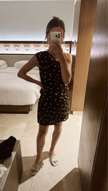 Brown and white polka dot dress size small on sale!! 


#LTKSeasonal #LTKStyleTip #LTKFindsUnder50