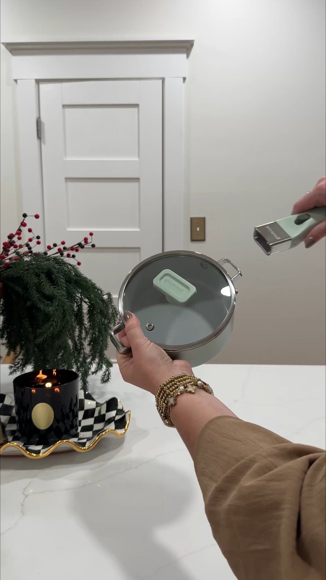 Interchangeable handles for these nonstick pans - perfect for storage! 

#LTKHome #LTKdayinmylife #LTKSaleAlert