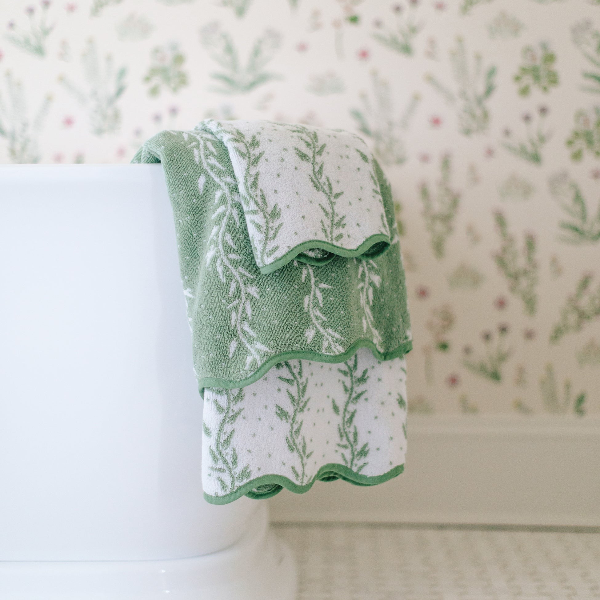 Scallop Patterned Hand Towels (pair) | Weezie Towels