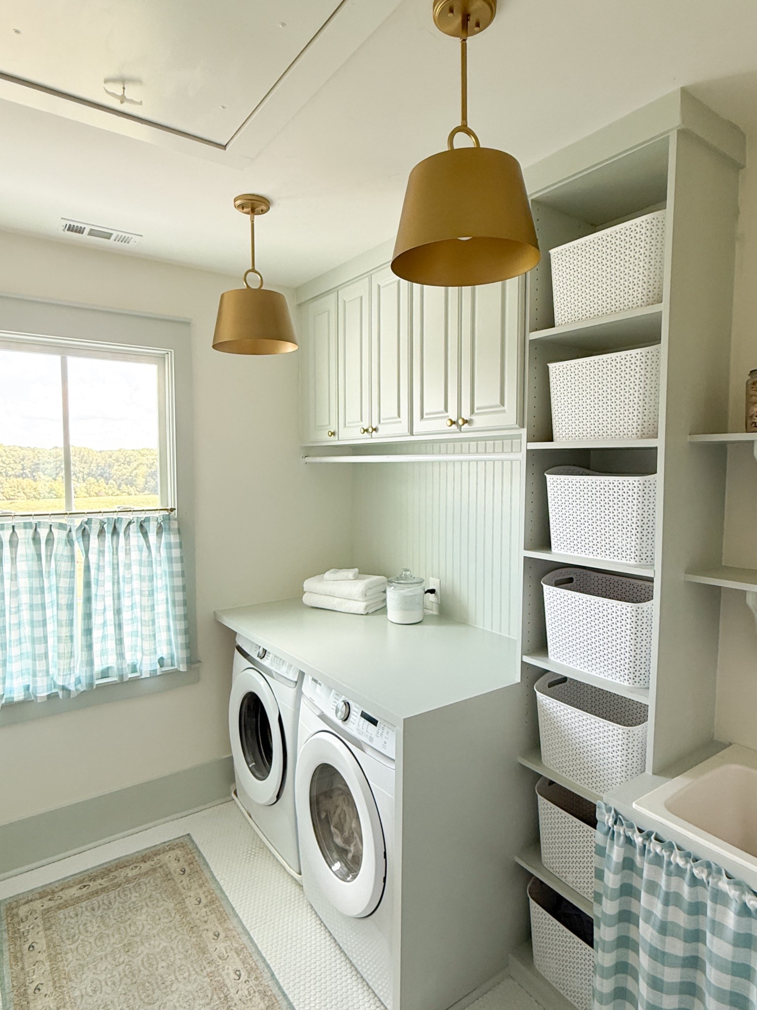 ✨ Laundry room glow up ✨ These brass pendants from @urbanambiancesocial completely transformed this space. Proof that the right fixtures can make even laundry feel glamorous! #ad #urbanambiance 
Laundry room 

#LTKHome #LTKFindsUnder100 #LTKSaleAlert