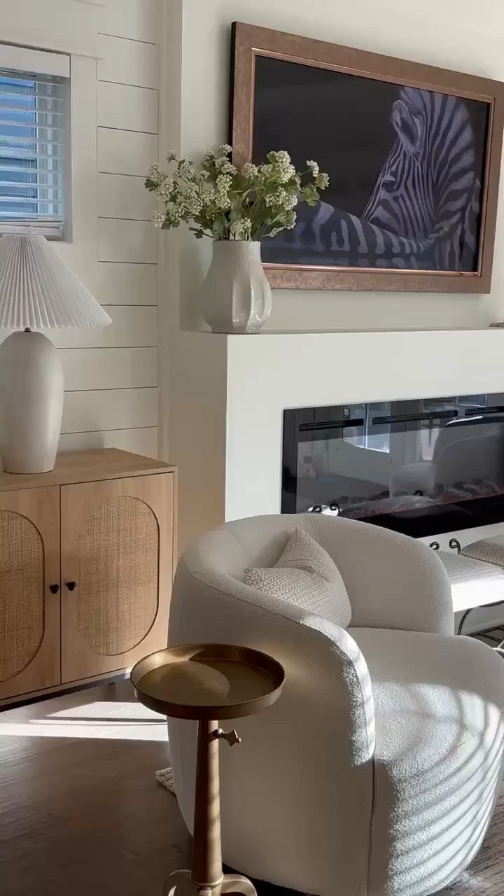 Neutral living room decor 🤍




Home decor, styling, furniture, frame tv, lamps, minimalism, neutral, sidneymarieduke

#LTKHome