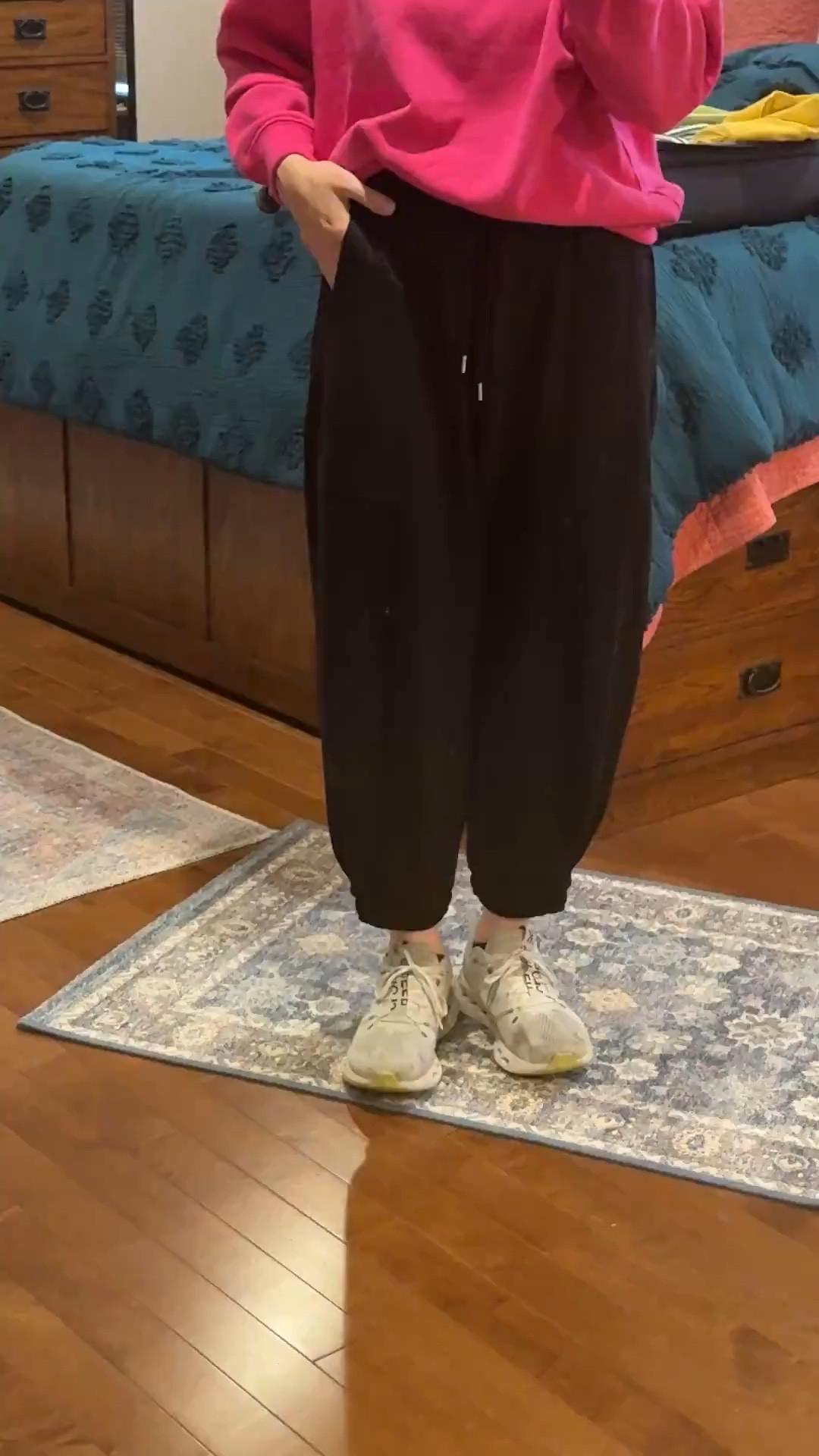 The cutest and most adorable scuba material, barrel sweatpants! They also come in grey and a really pretty mauve color for summers! 