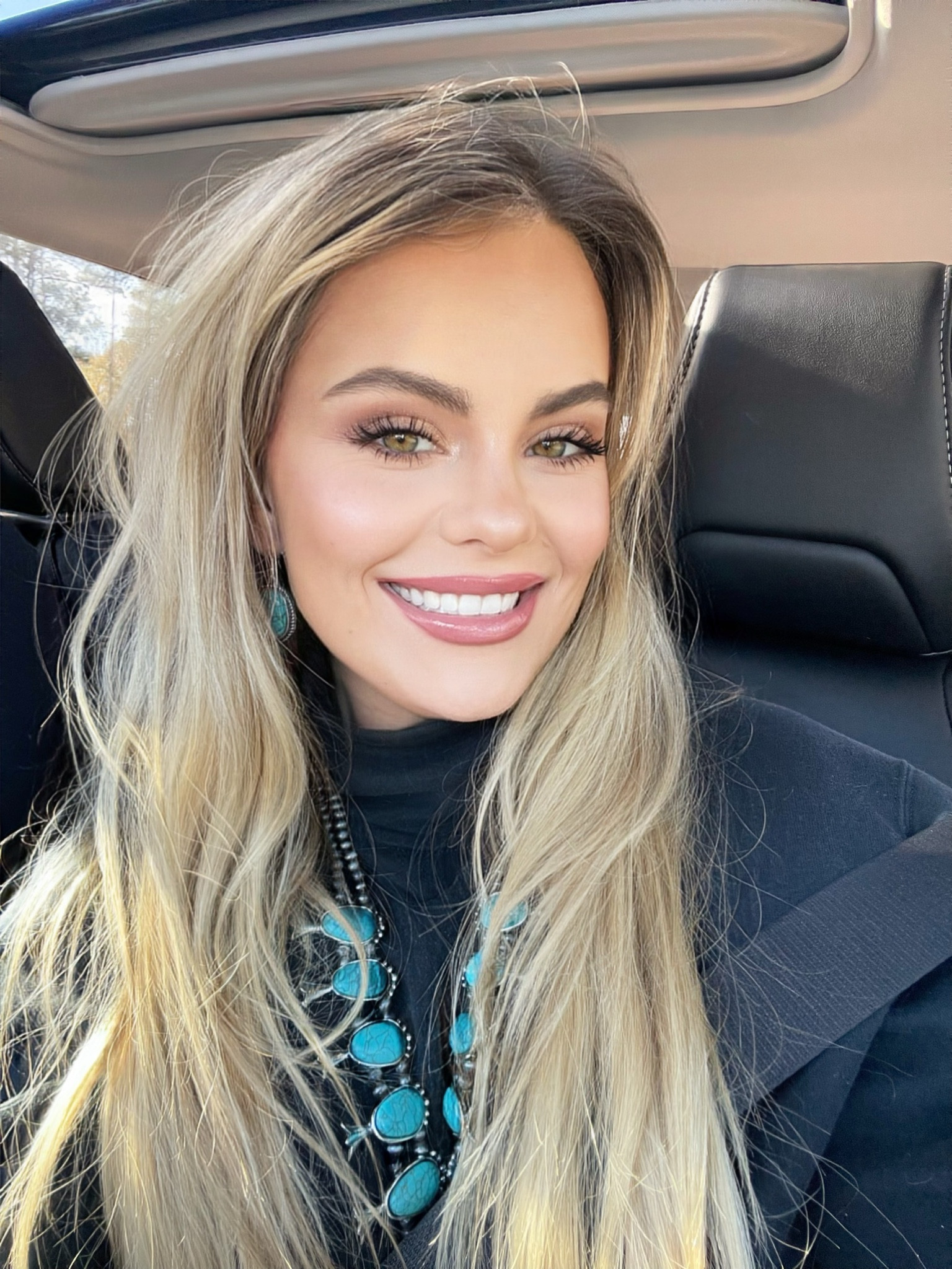 Makeup Look

#LTKBeauty #LTKHoliday #LTKGiftGuide