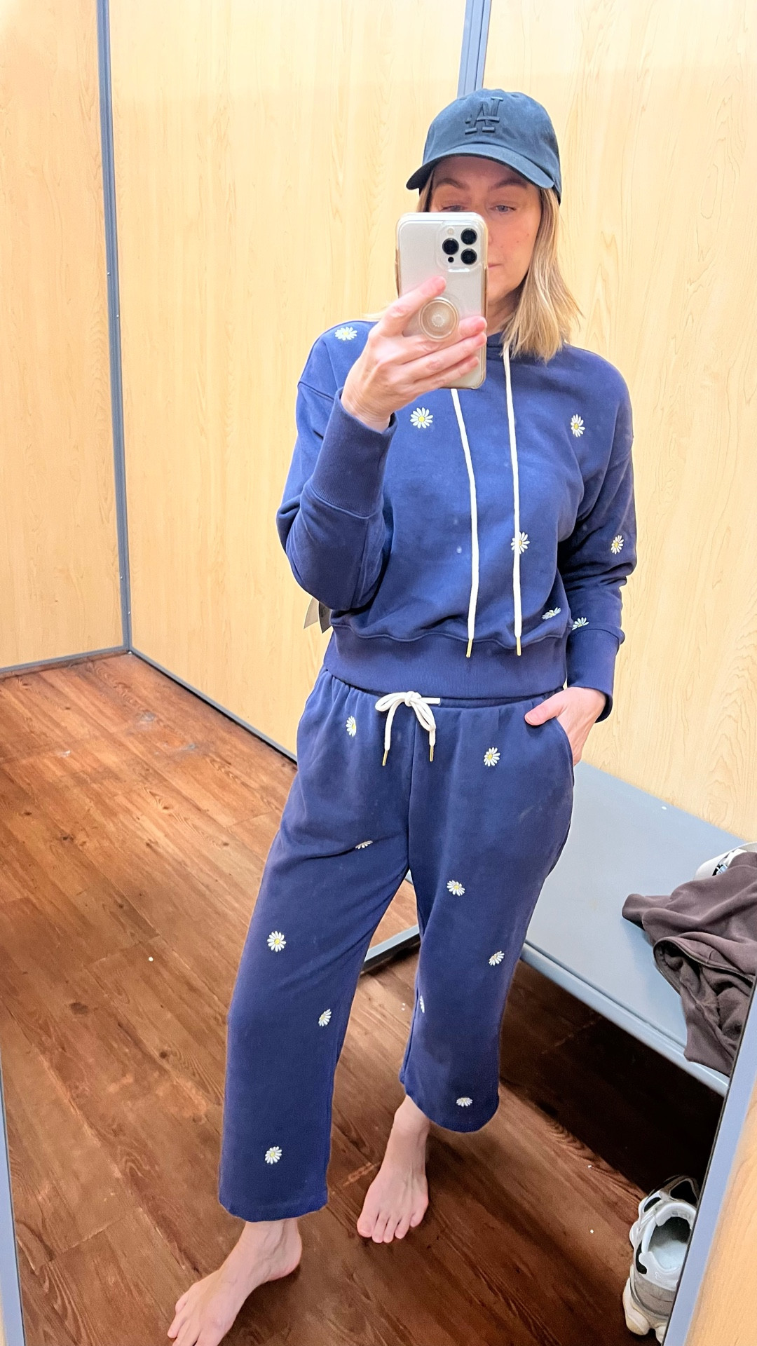 Found the cutest lightweight set today at Walmart! 💙🌼 It also comes in solid colors but I loved the daisy print! I’m
Wearing a small in both 

#spring #summer #travel #loungewear 