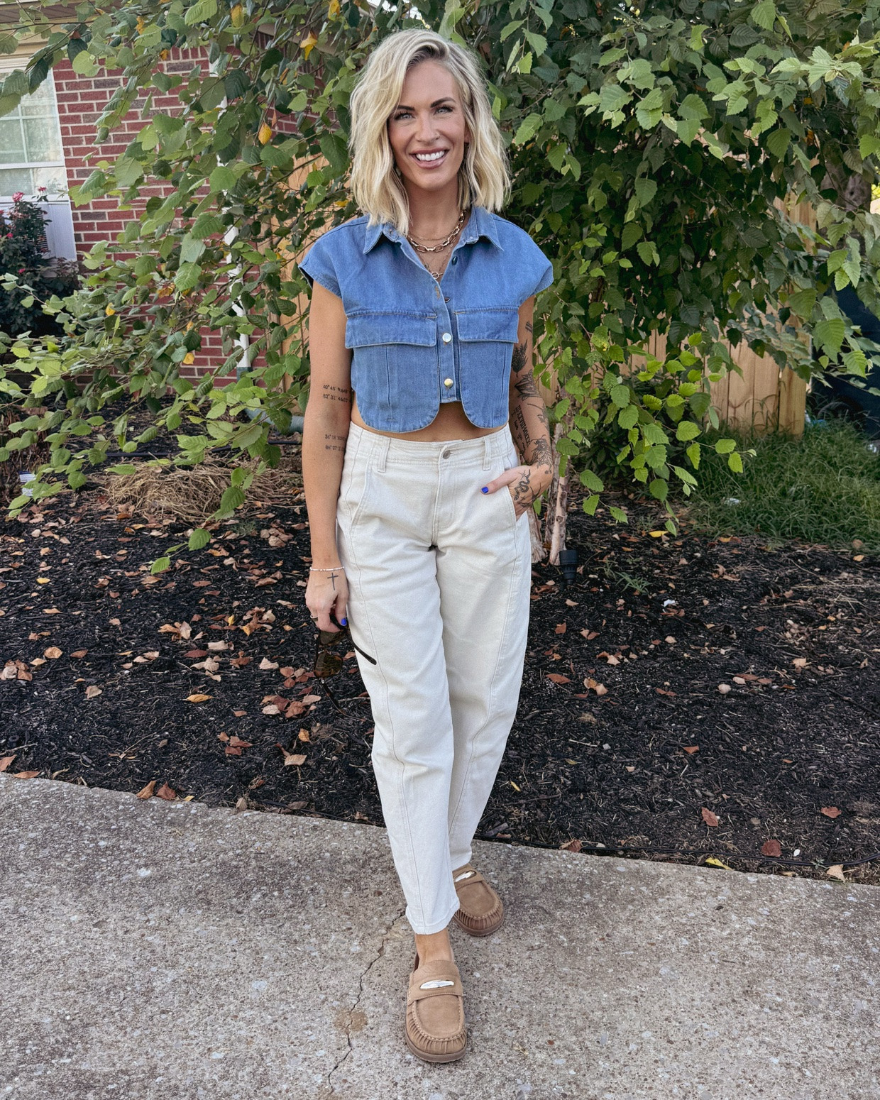 The cutest outfit for a dinner out… these pants are the perfect barrel fit, and this top is so flattering. The shoes are a must, and so comfortable. Top is Amazon size small and pants are Walmart size 2.

#LTKootd #LTKdayinmylife #LTKmomlife