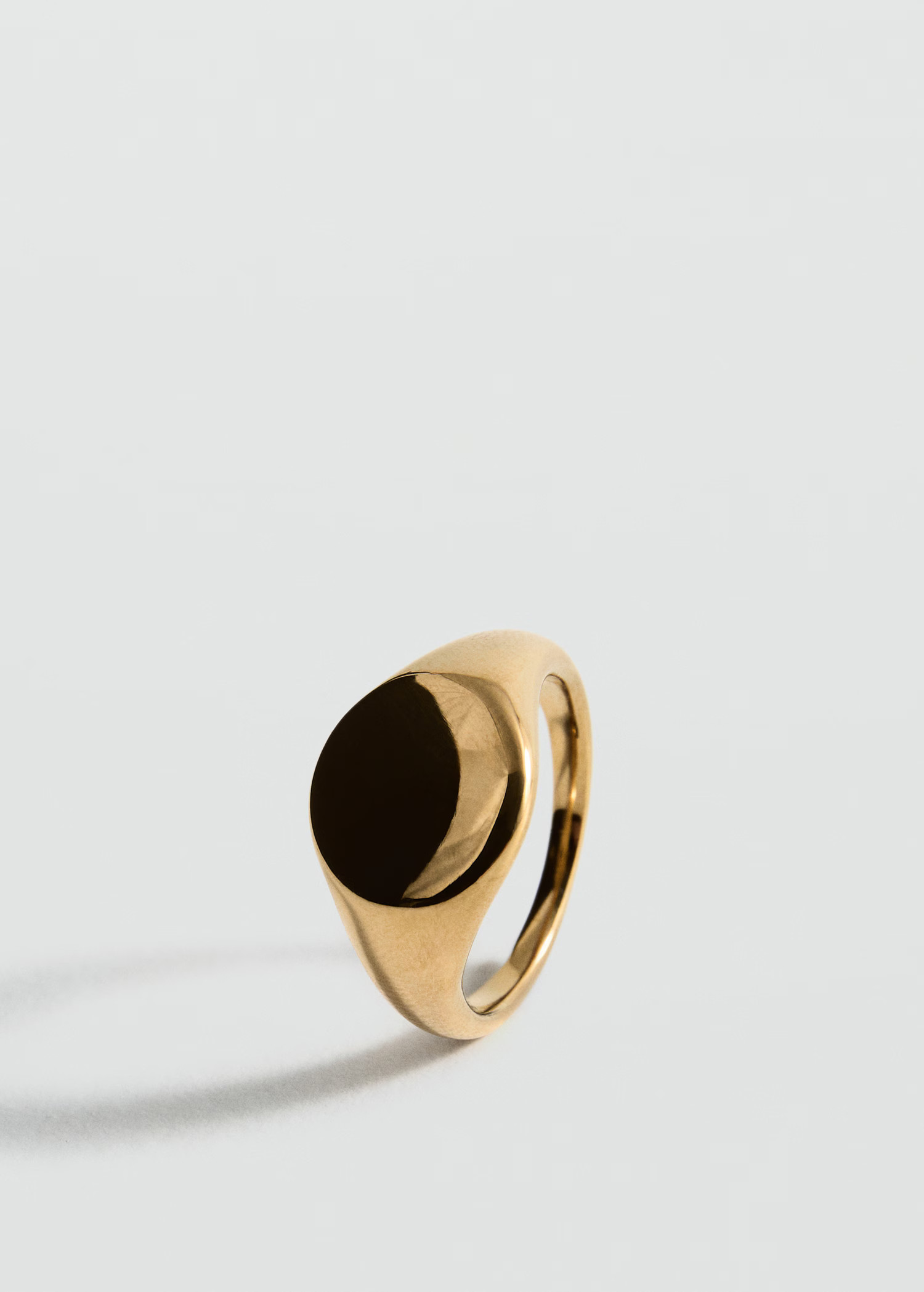 Stainless steel signet ring - Women | MANGO United Kingdom | MANGO (UK)
