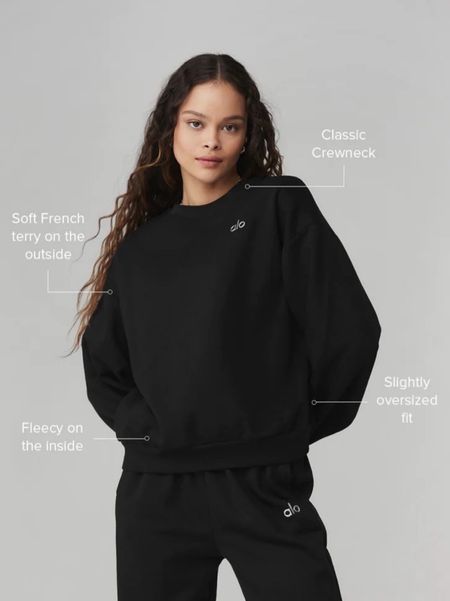 Another Alo Yoga best seller. 
The accolade crew neck pullover sweatshirt. 
Super comfy style. 
kimbentley, fitness, casual style

#LTKfitness #LTKCyberWeek #LTKGiftGuide