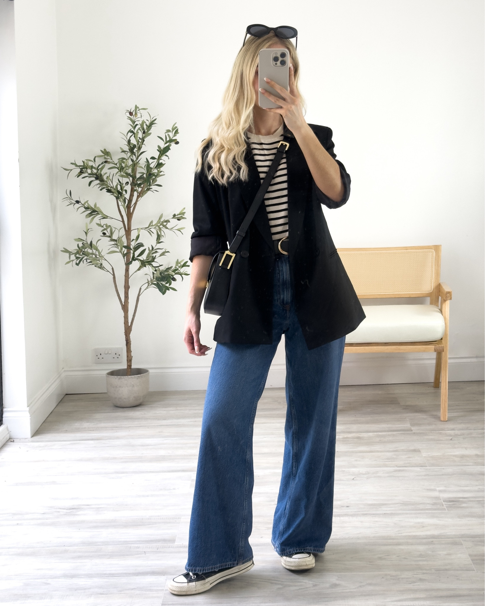 Transitional style 🍂

Blazer outfit / loose wide leg jeans / Abercrombie & fitch / converse 

#LTKuk #LTKautumn #LTKeurope