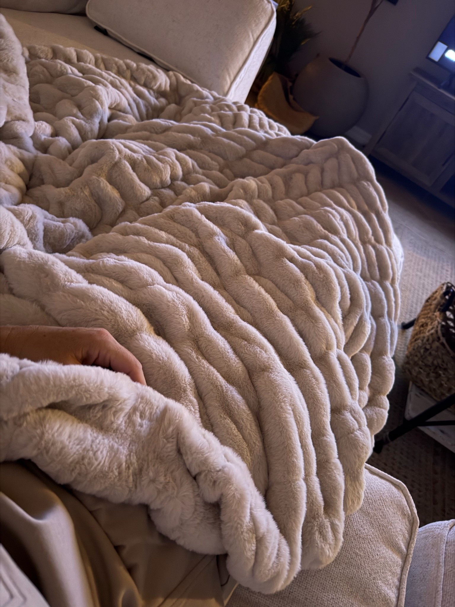 15/10 magical softness. I have the antique ivory in size large and it’s DOUBLE SIDED. no fleece! My girlfriends bought it for me as a house warming gift along with a few other super special things to remind me of “home”. Love the idea!!

#LTKdayinmylife #LTKselfcare #LTKHome