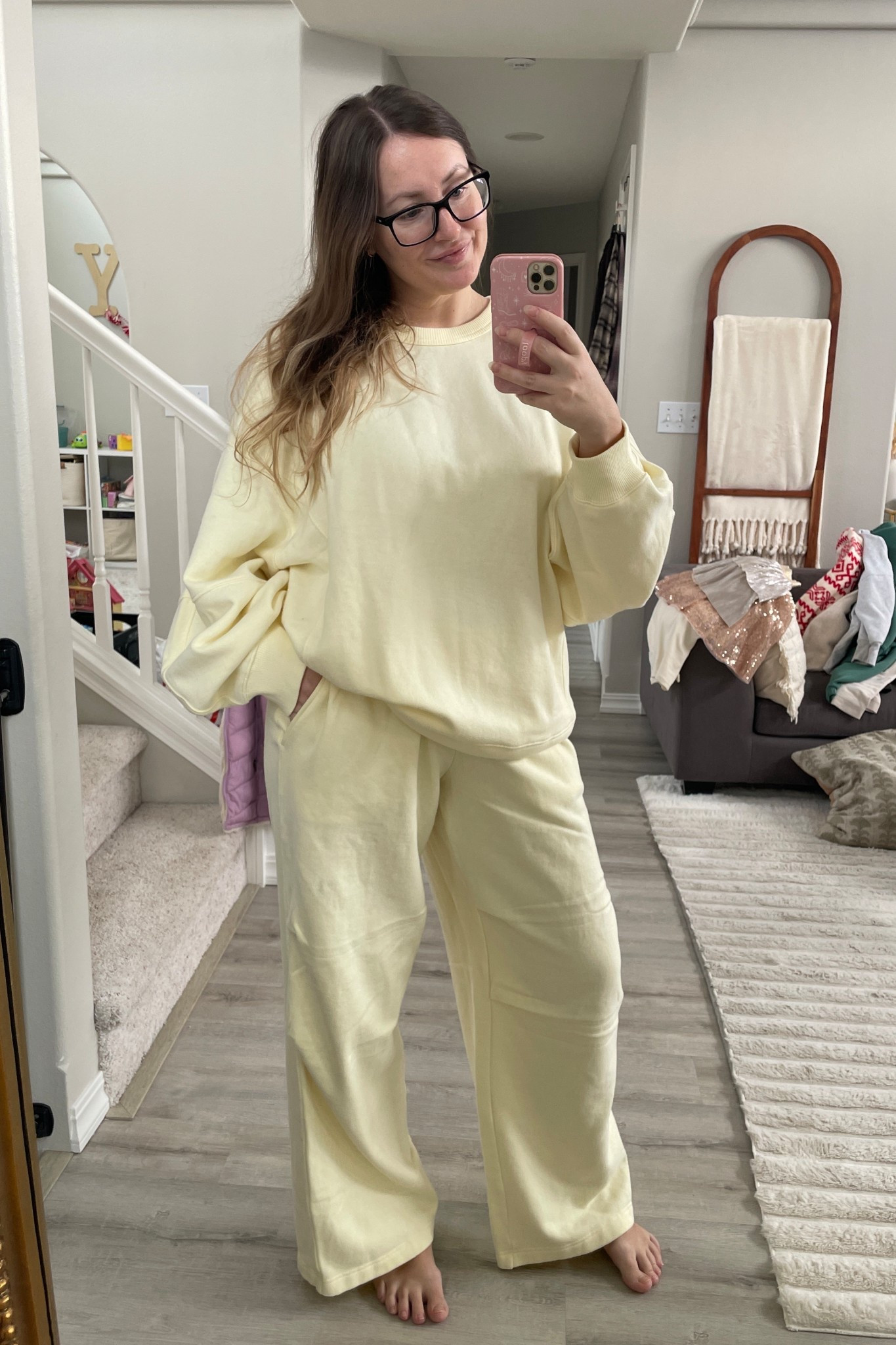 Aerie sweat set 💛 so comfy! Pants tts, sweatshirt has an oversized fit


#LTKSaleAlert #LTKFindsUnder100