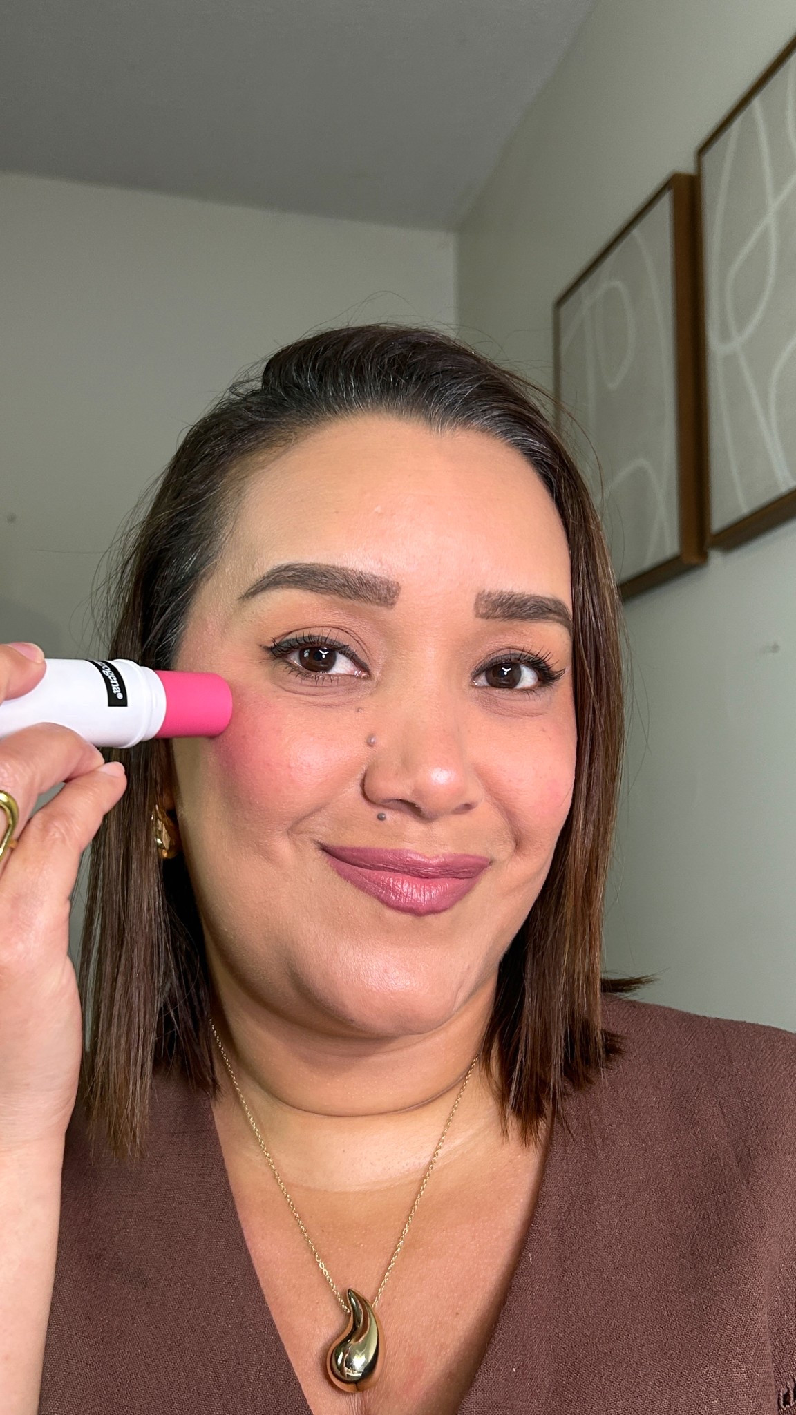 Si estás buscando un blush que de verdad funcione, este es el que te recomiendo. El Neutrogena Healthy Glow Blush Stick es cremoso, se difumina con los dedos en segundos y le da a tu piel ese flush natural que se ve increíble. Sin esfuerzo, sin drama — solo resultados. 🩷
Comenta BLUSH y te envío el link. #netrogena #blush

#LTKMothersDay #LTKBeauty