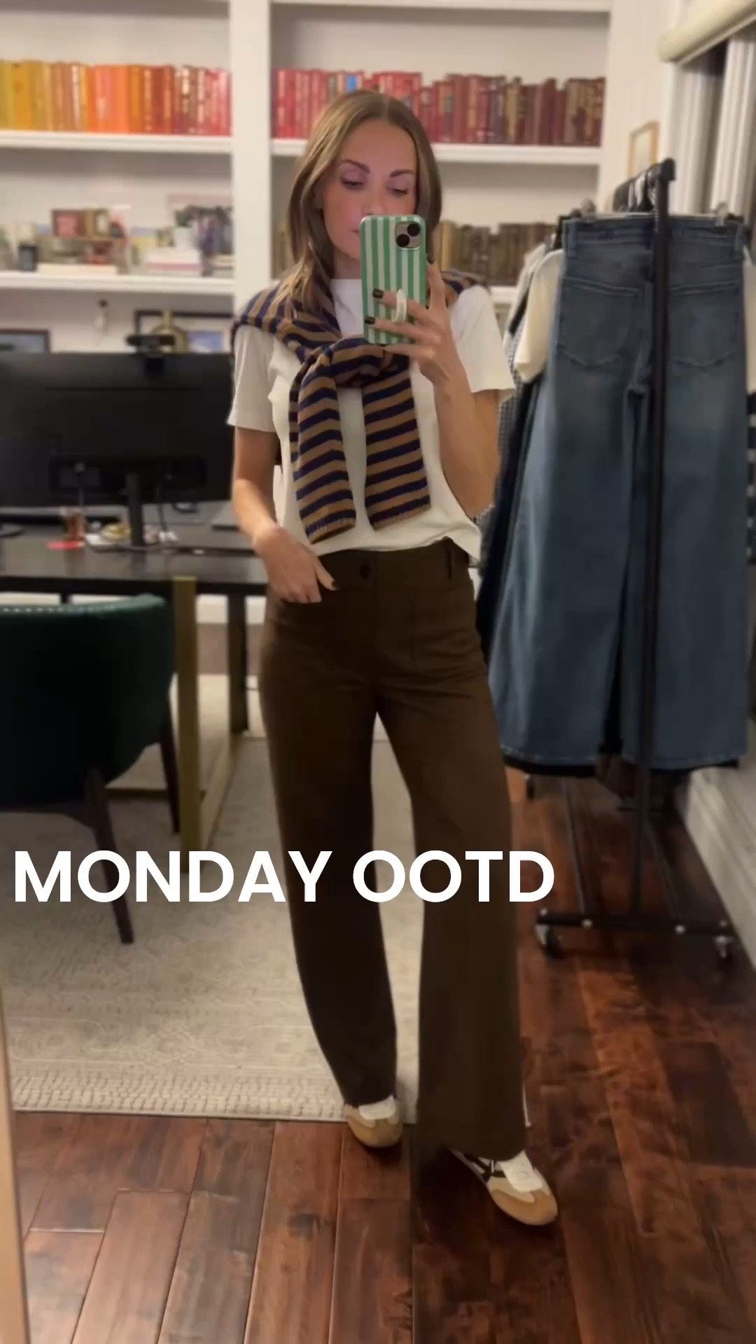 Monday outfit of the day - wearing size 26 regular in the Colette pants (true to size), XS in the tee (true to size) @Aritzia @Anthropologie @jcrew @Walmart
